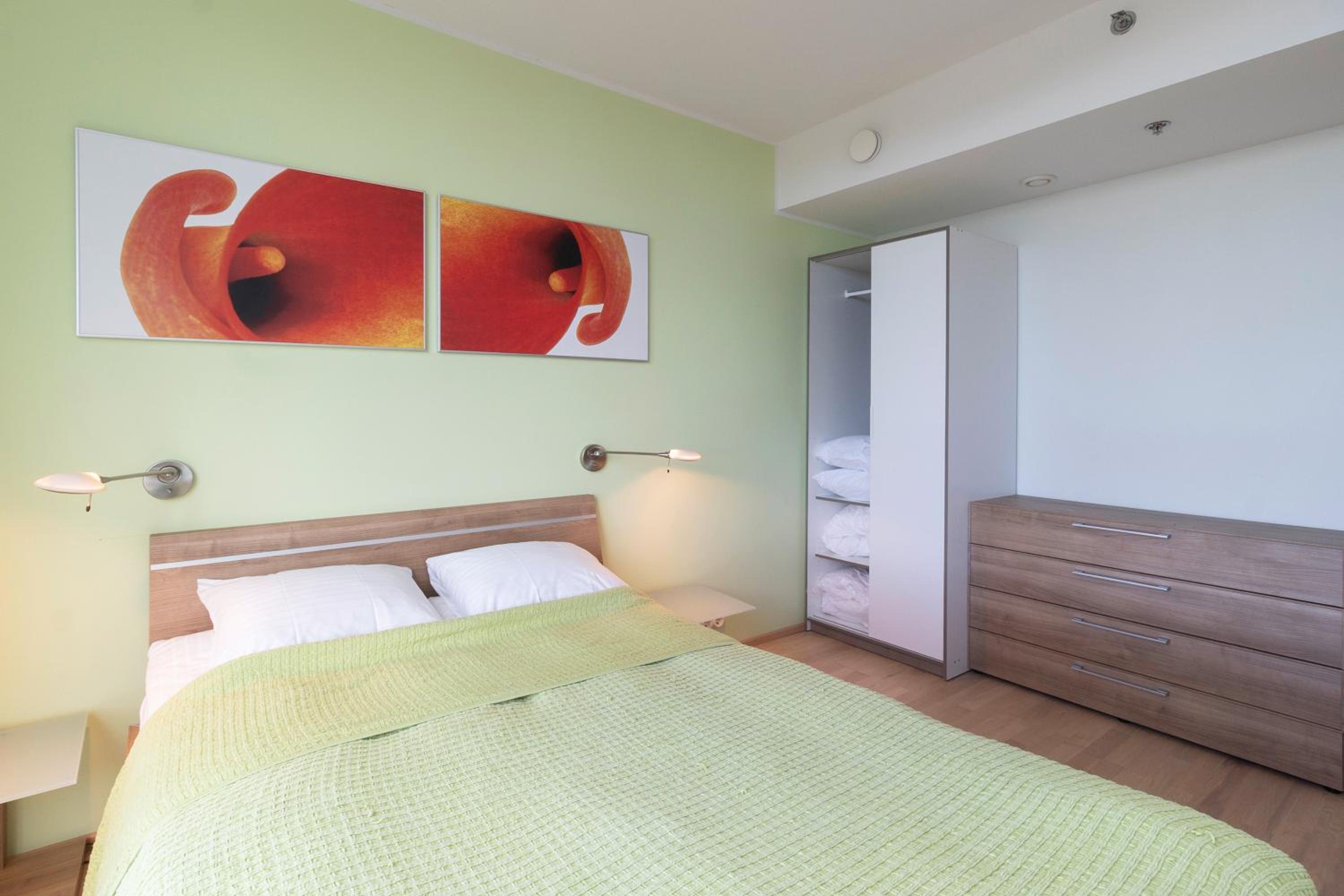 Revalia Fahle Airport Bus-Station Apartments with Best views