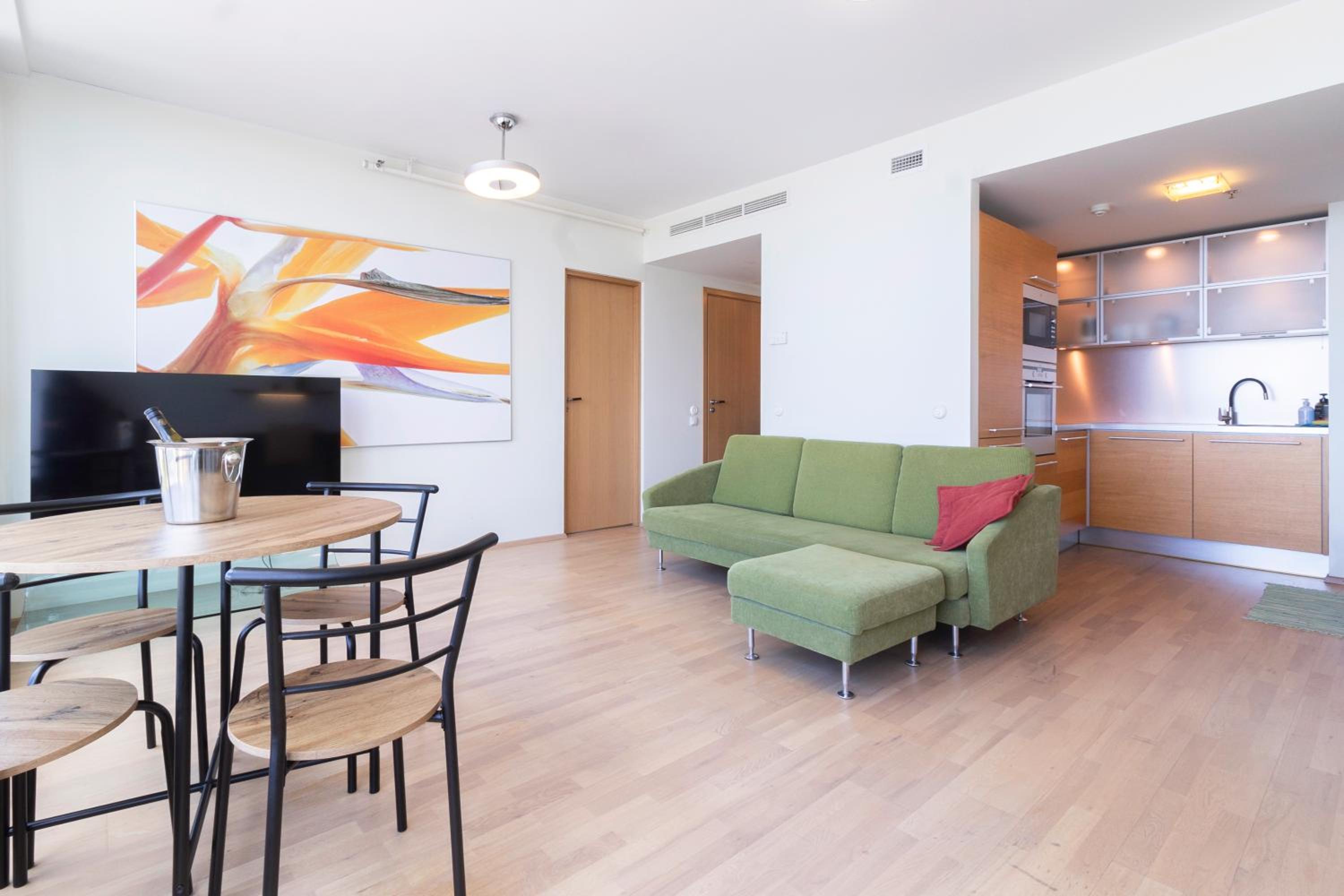 Revalia Fahle Airport Bus-Station Apartments with Best views