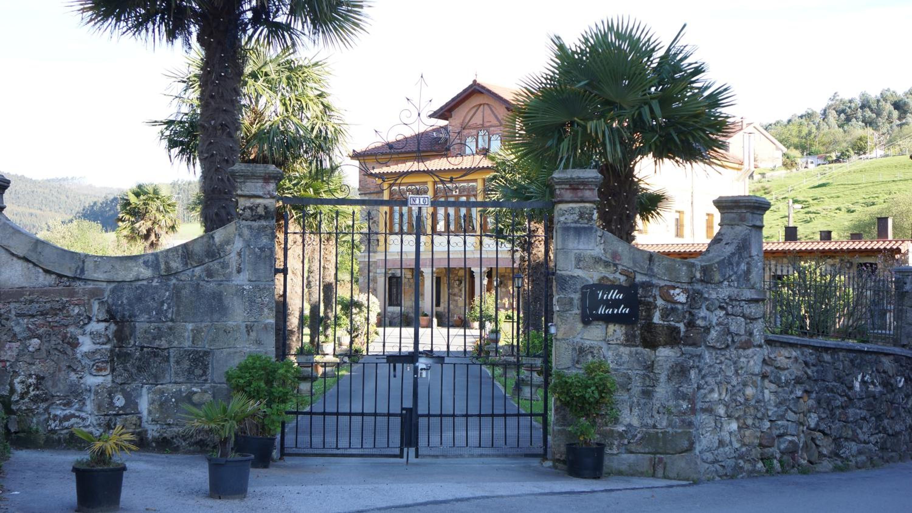 Villa Marta loft diáfano con jardín y aparcamiento en Villa histórica
