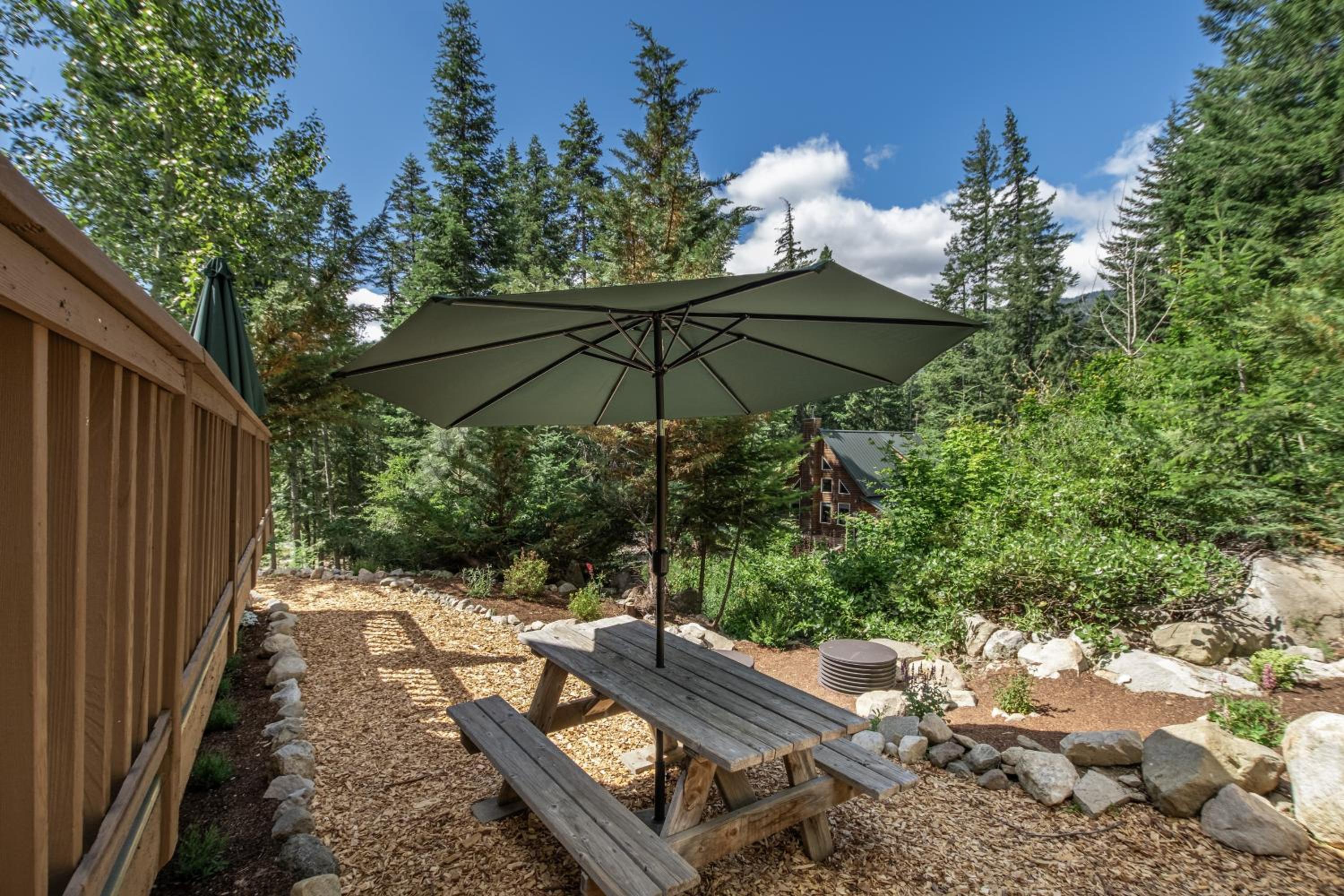 Raven Haven Lodge by NW Comfy Cabins view 2