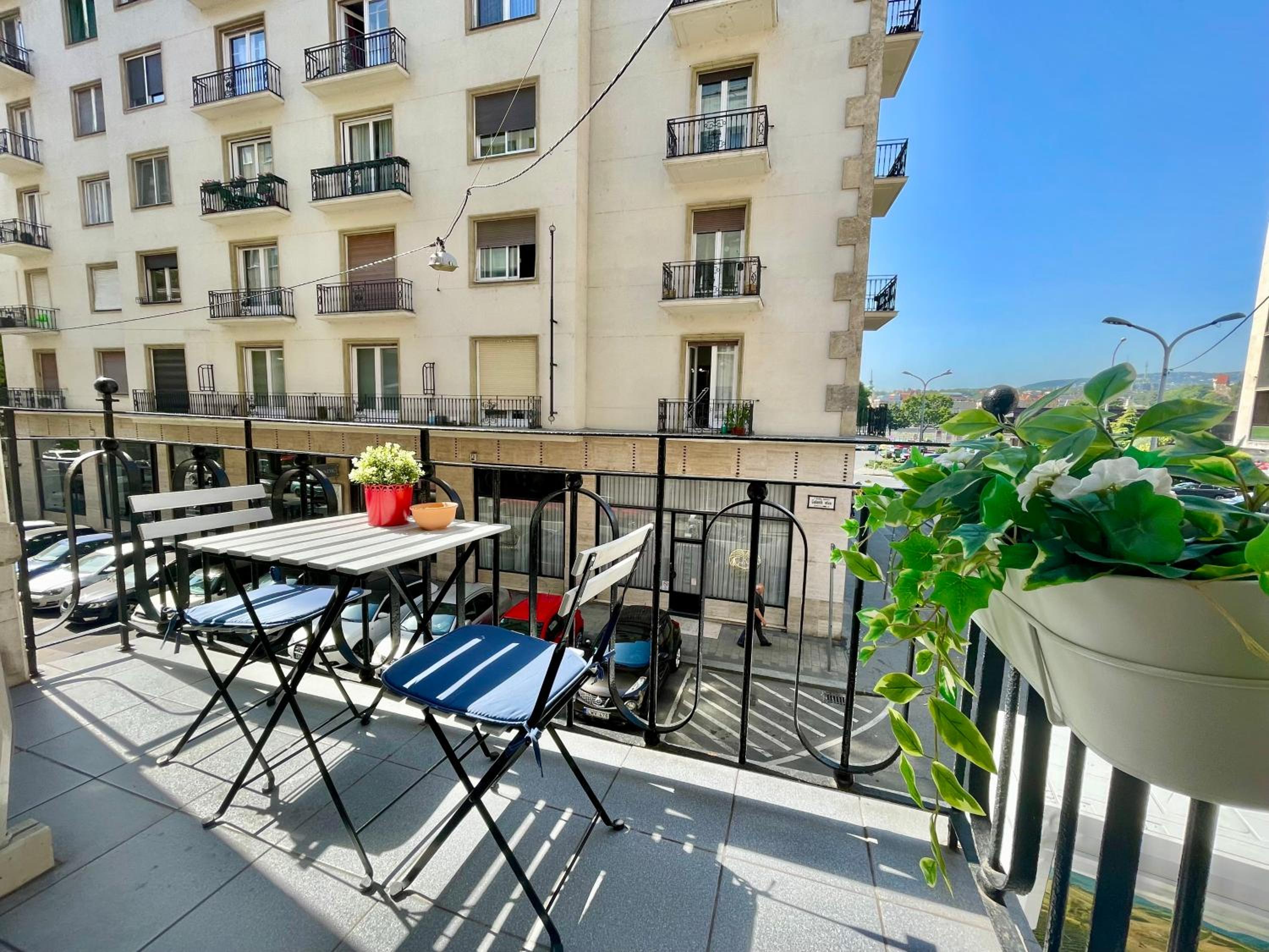 Riverside Panoramic Apartment