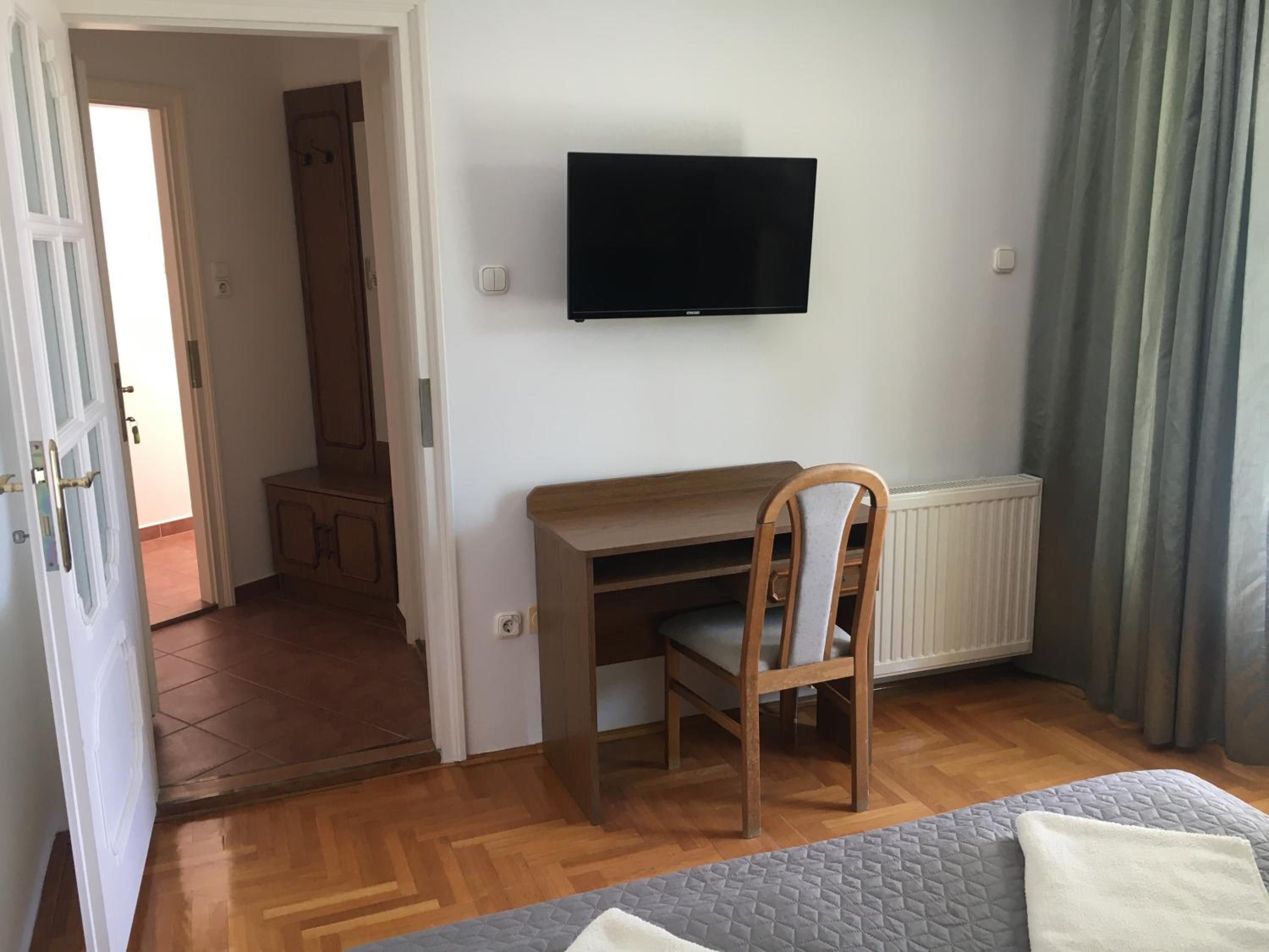 Enter Apartmanház