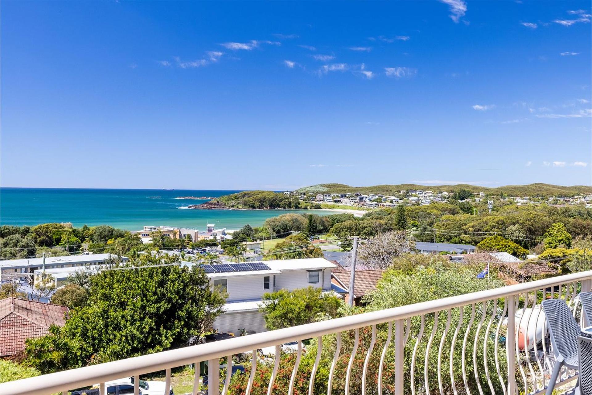 10 Garuwa Street - Fabulous Fingal Bay water views