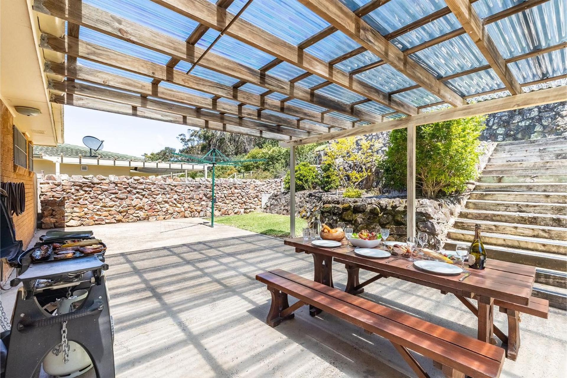10 Garuwa Street - Fabulous Fingal Bay water views