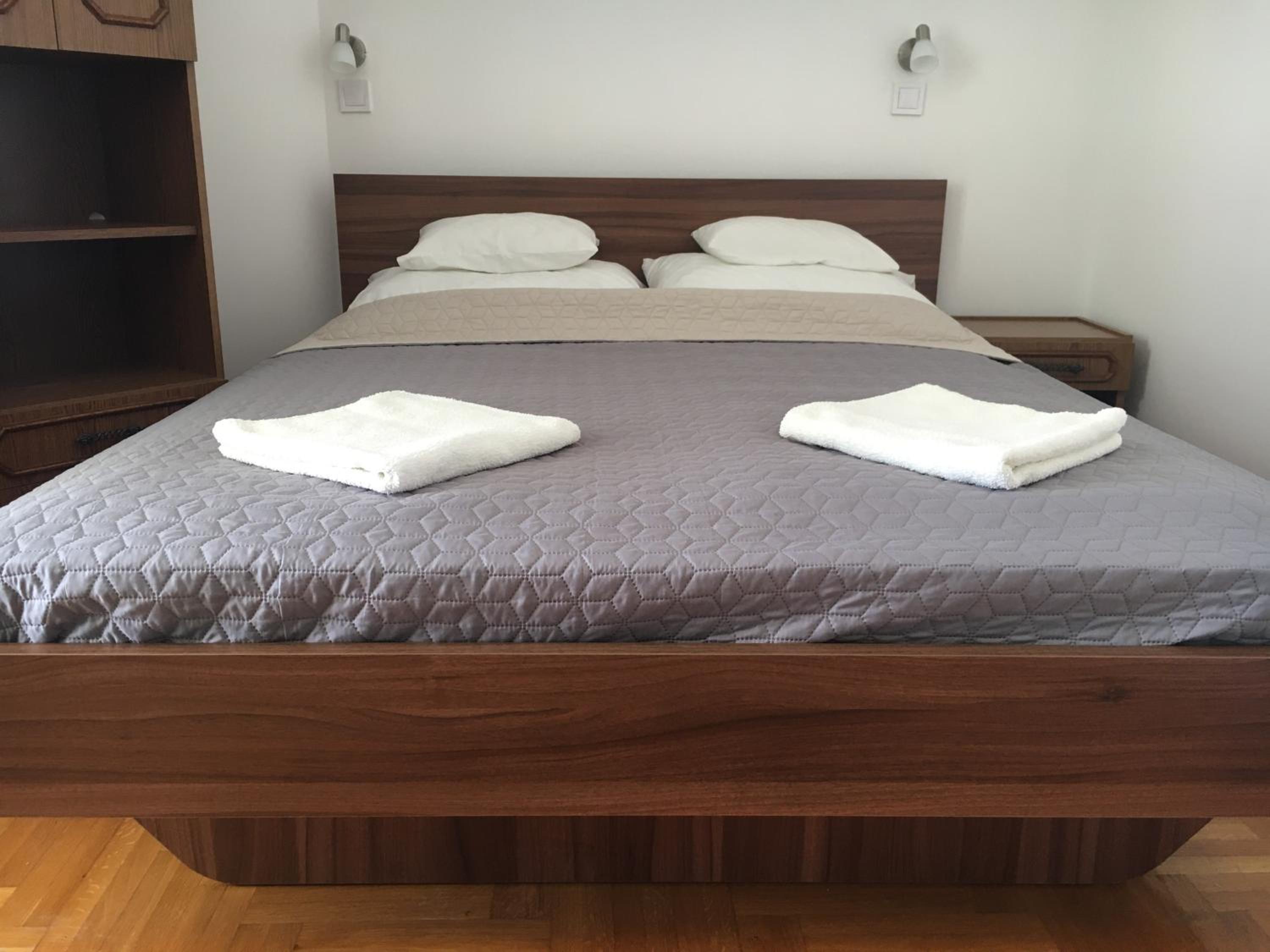 Enter Apartmanház