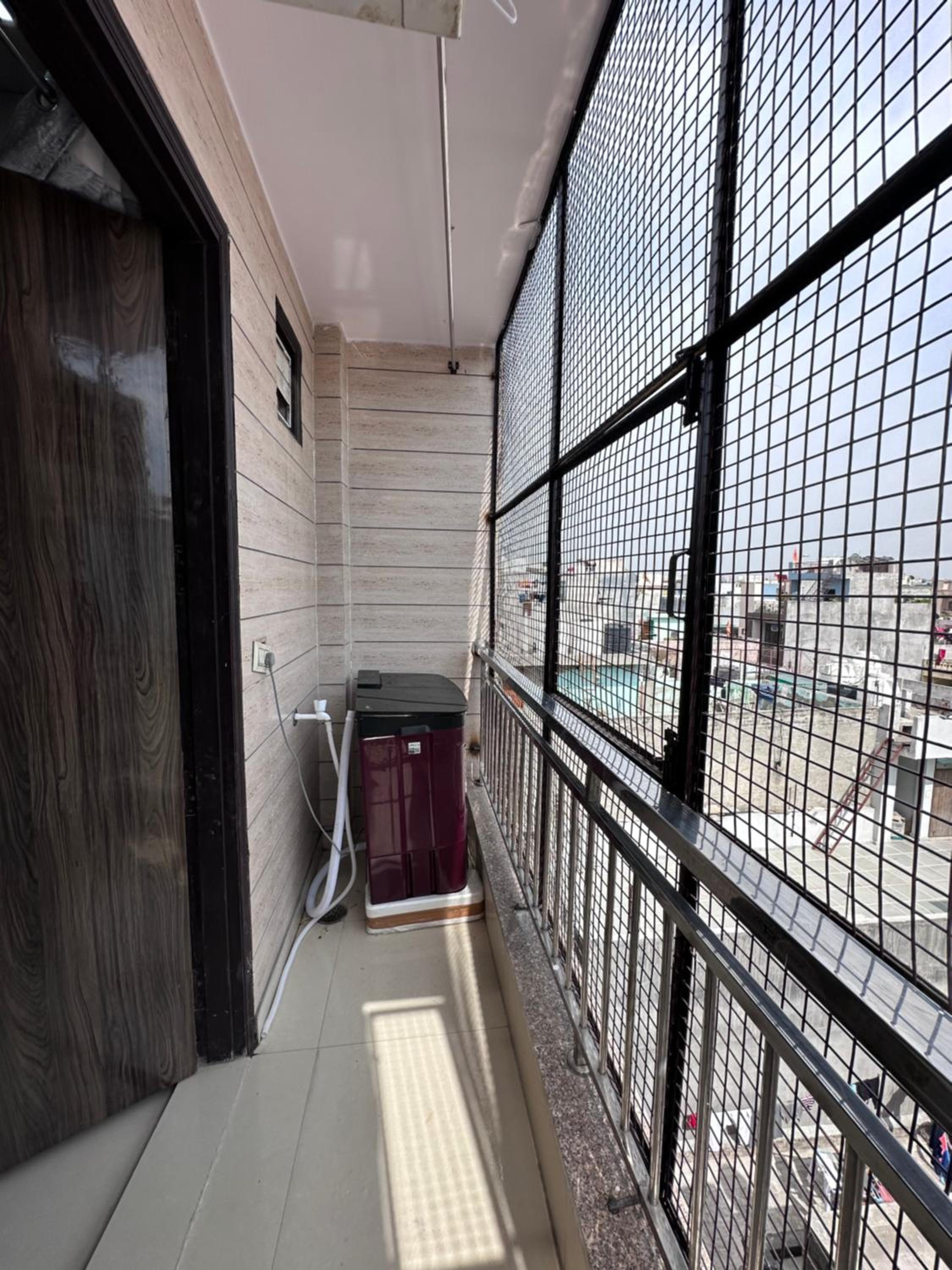 Flamingo 2Bhk couple friendly apartment