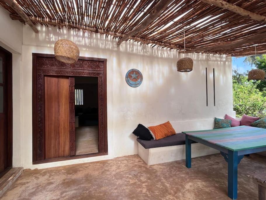 Mbibo House in the Shela Dunes view 2