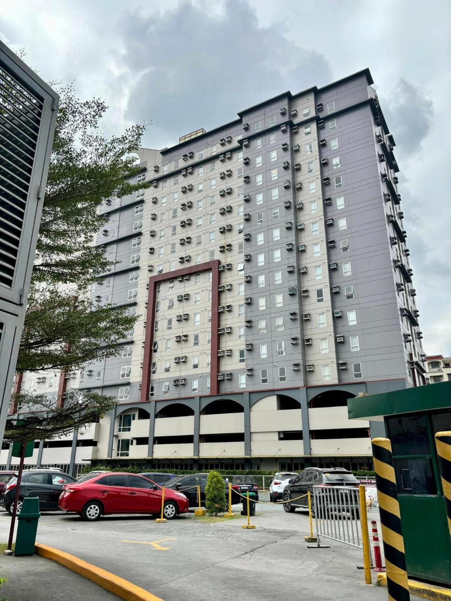 Condotel in Pasig City - Hampton Gardens view 5