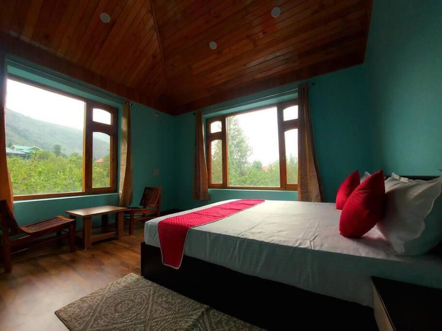 BnBBuddy Himalayan 3BR Farmstay wid Lawn Near Manali view 2