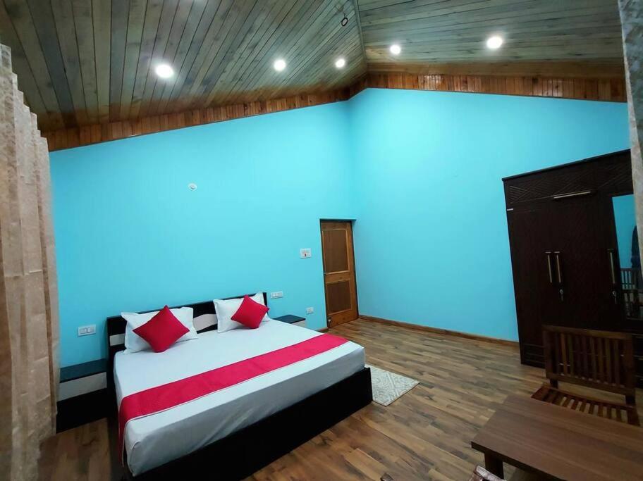 BnBBuddy Himalayan 3BR Farmstay wid Lawn Near Manali view 4