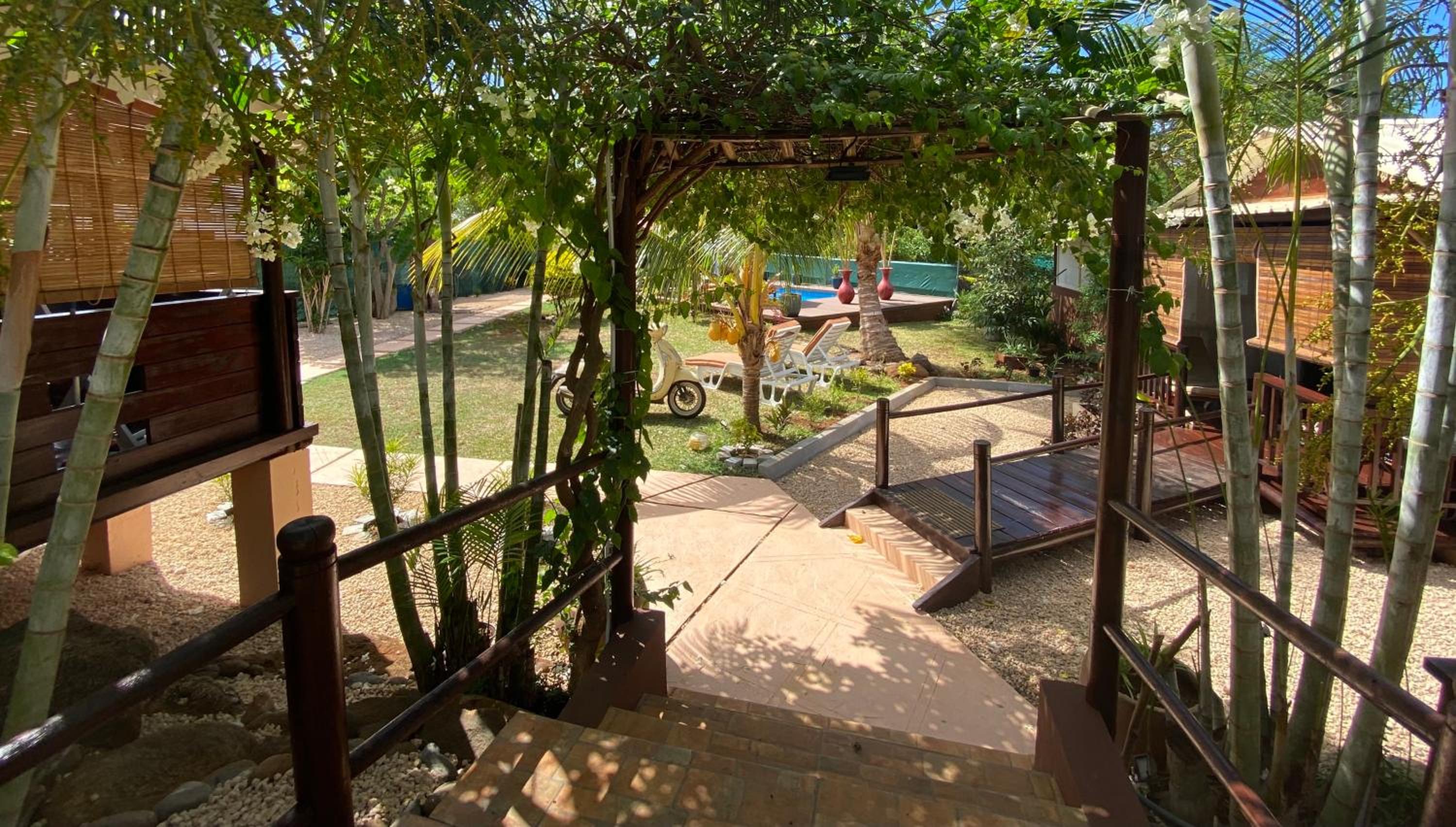 Charming house in Albion + enclosed garden and shared pool view 4