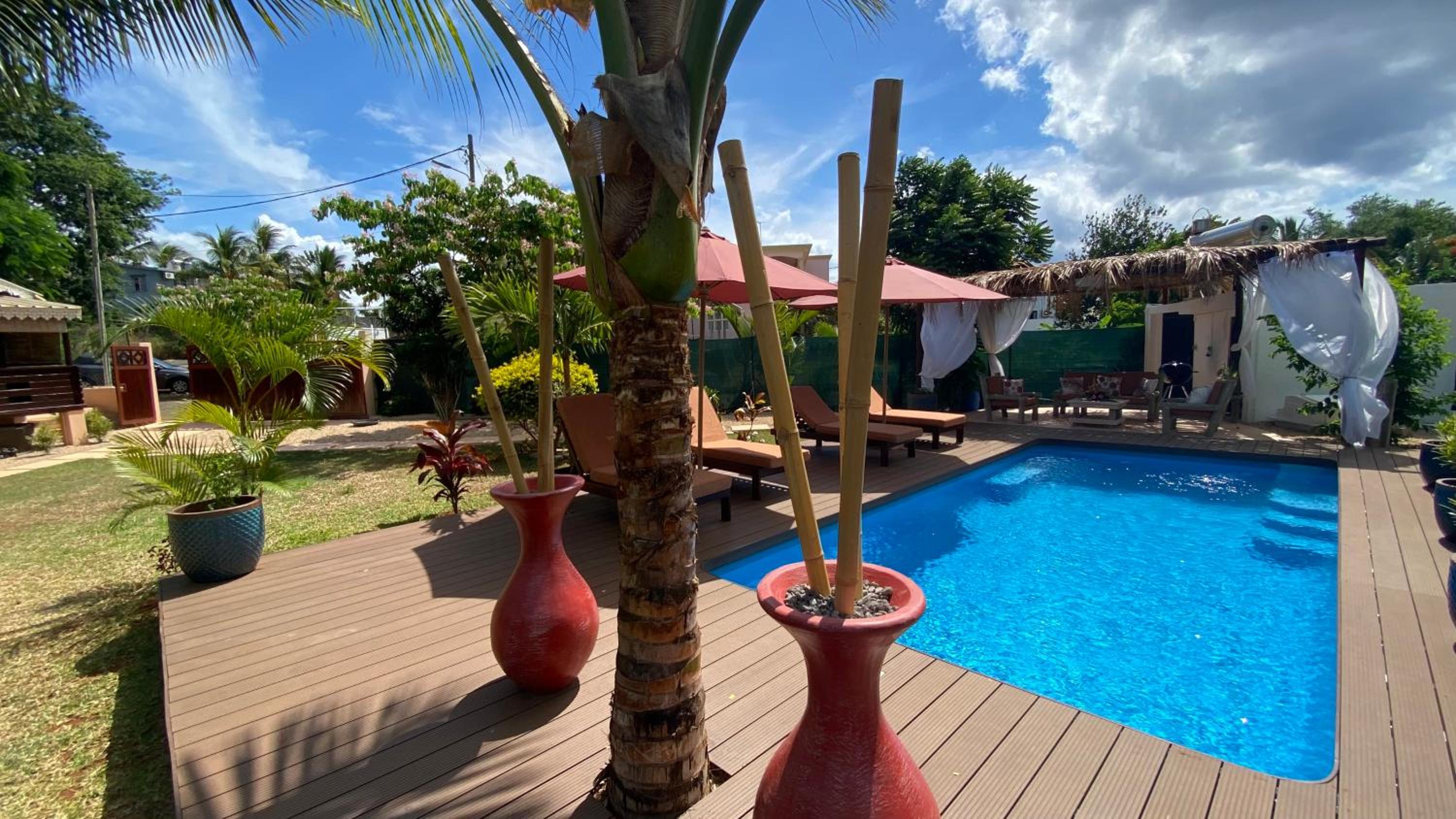 Charming house in Albion + enclosed garden and shared pool view 5