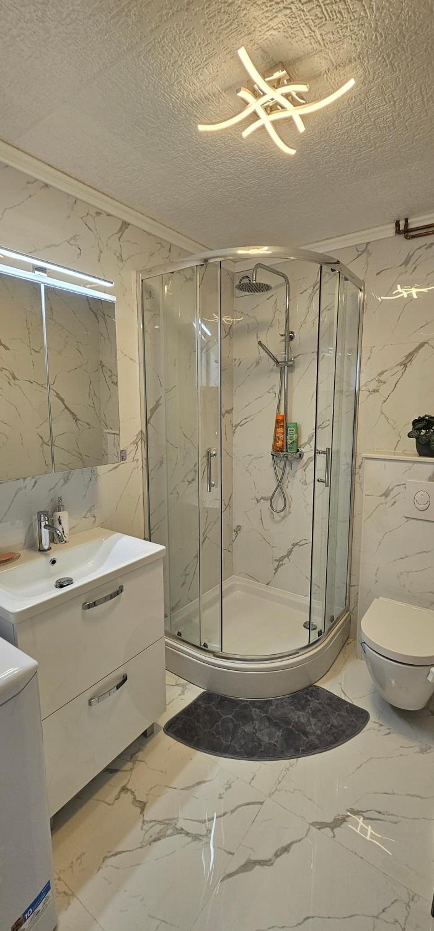 ENA 1&2 apartments-free parking 2200 m2-truck,trailer,boats friendly-EASY D1 access