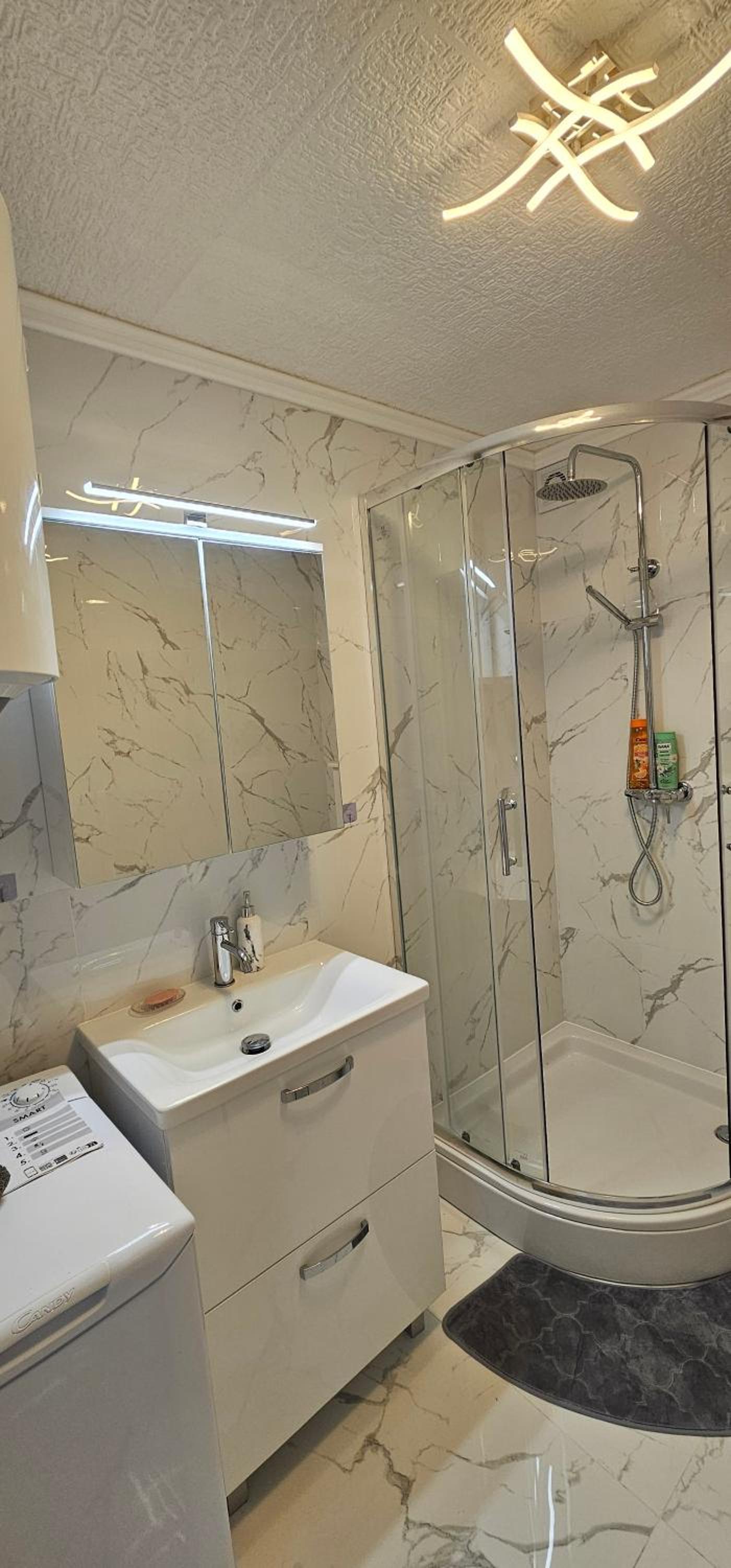 ENA 1&2 apartments-free parking 2200 m2-truck,trailer,boats friendly-EASY D1 access