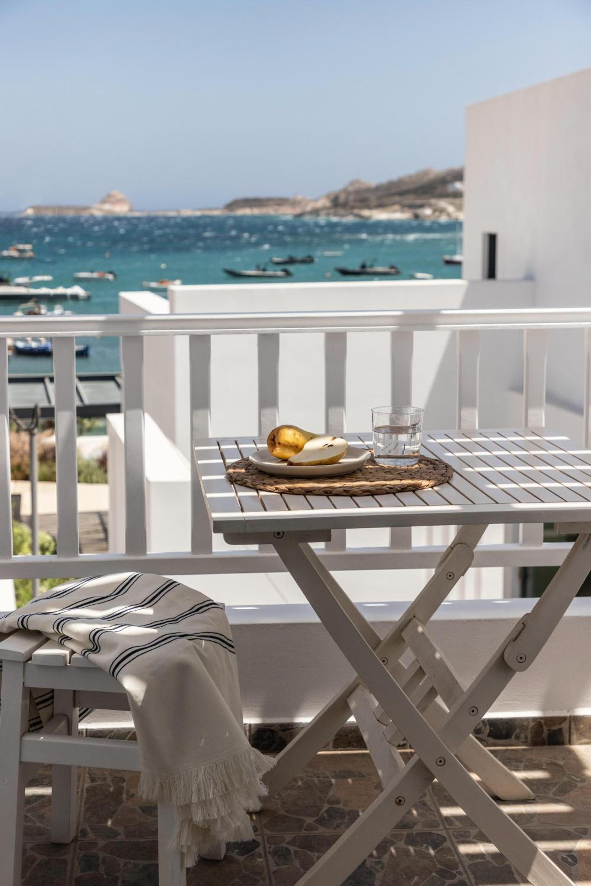 Om Living Milos