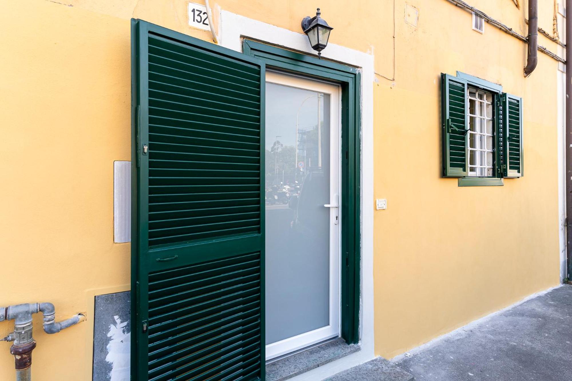 Livorno Yellow Apartament near the Sea