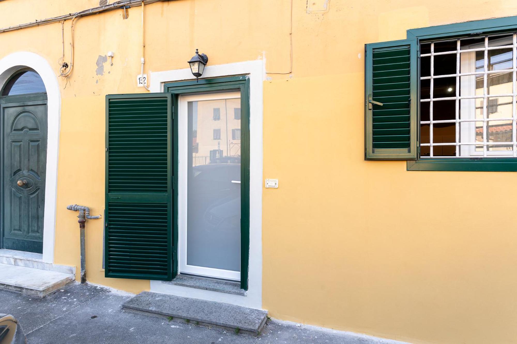 Livorno Yellow Apartament near the Sea