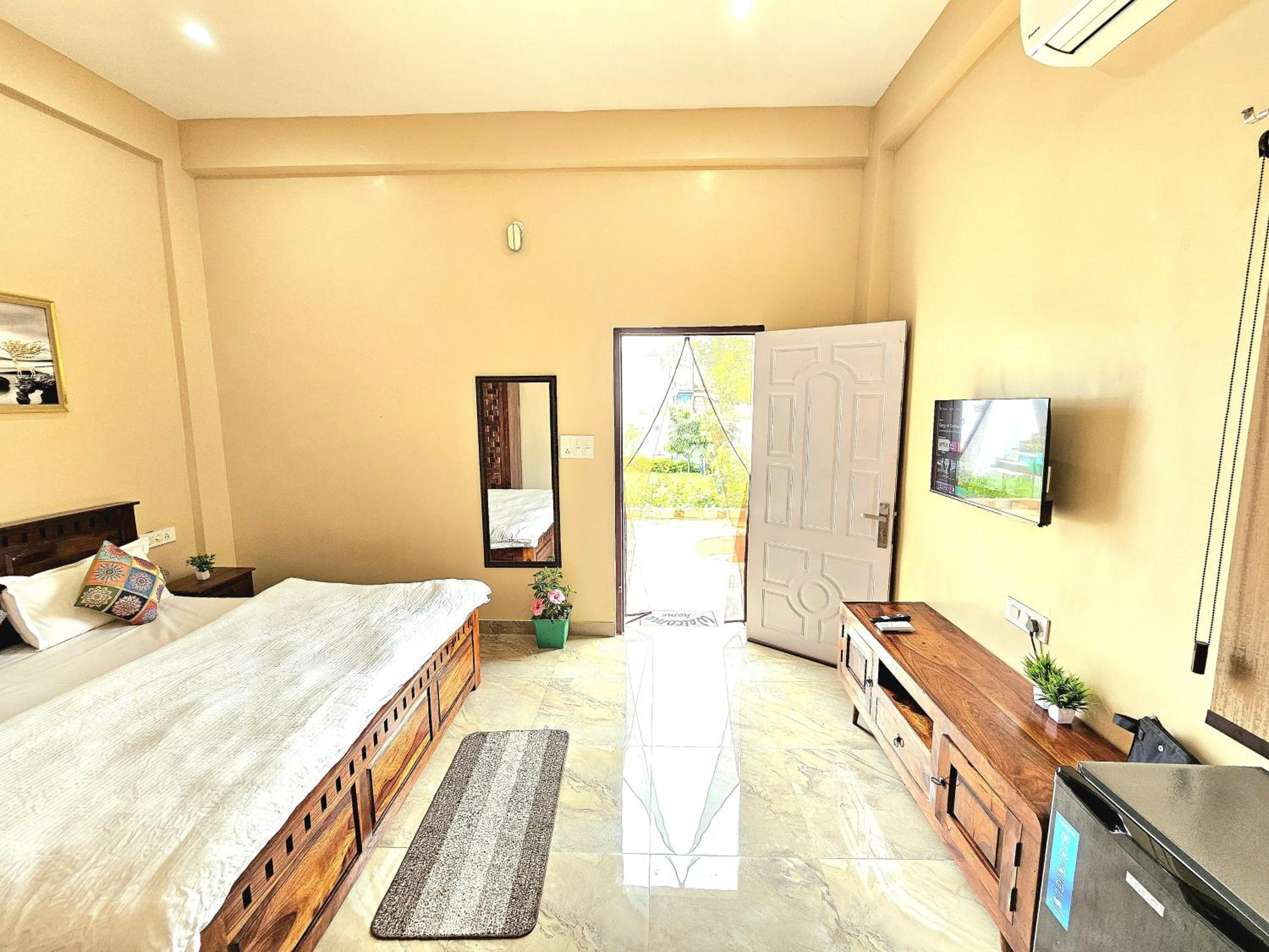 Blissful Townhouse - Private Villa- 2BK With Garden,Kitchen,Pet friendly view 3