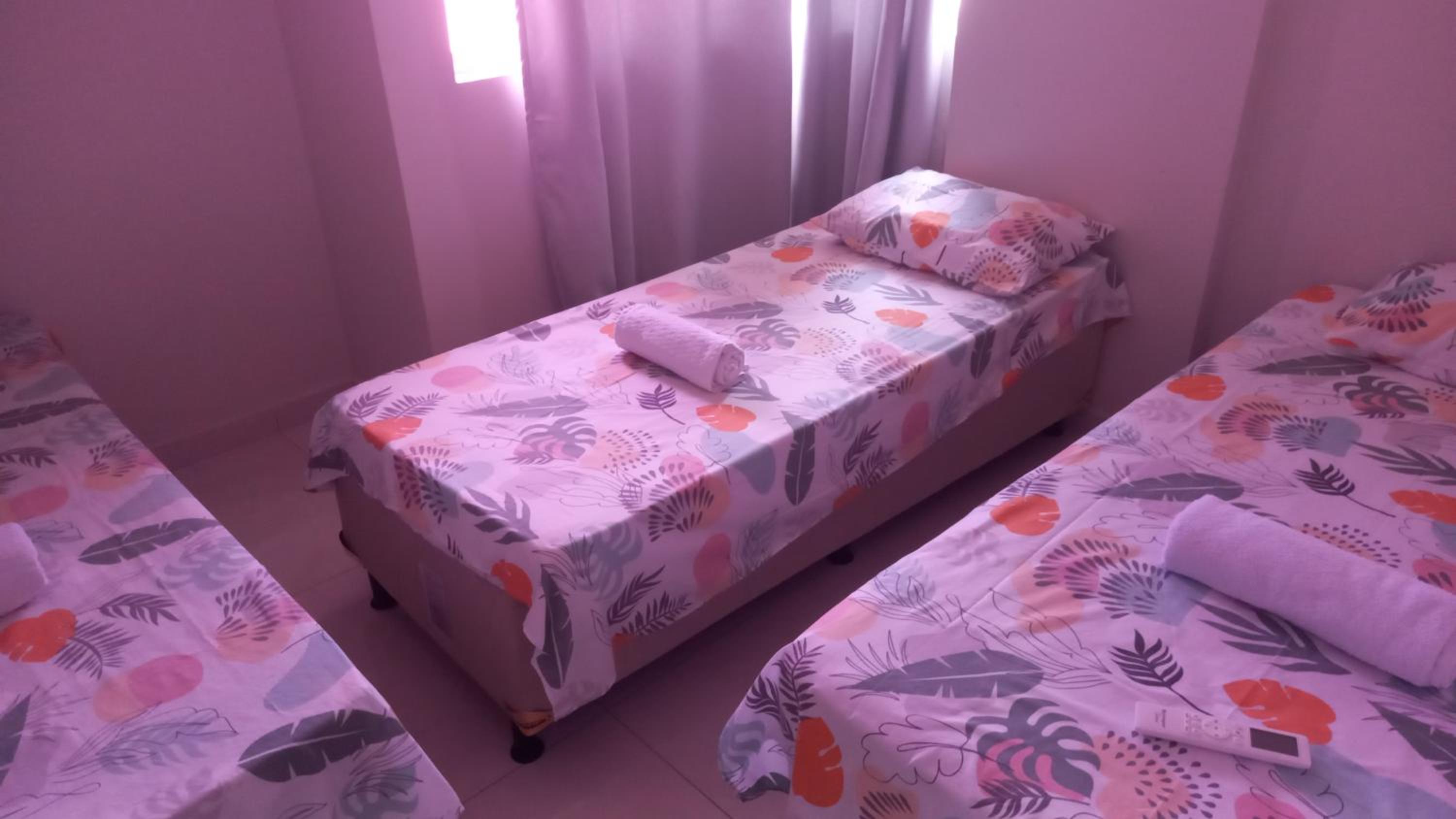 Apart Verdemar Confort com 3 quartos para ate 8 pessoas moderno e funcional e apenas poucos passos da praia