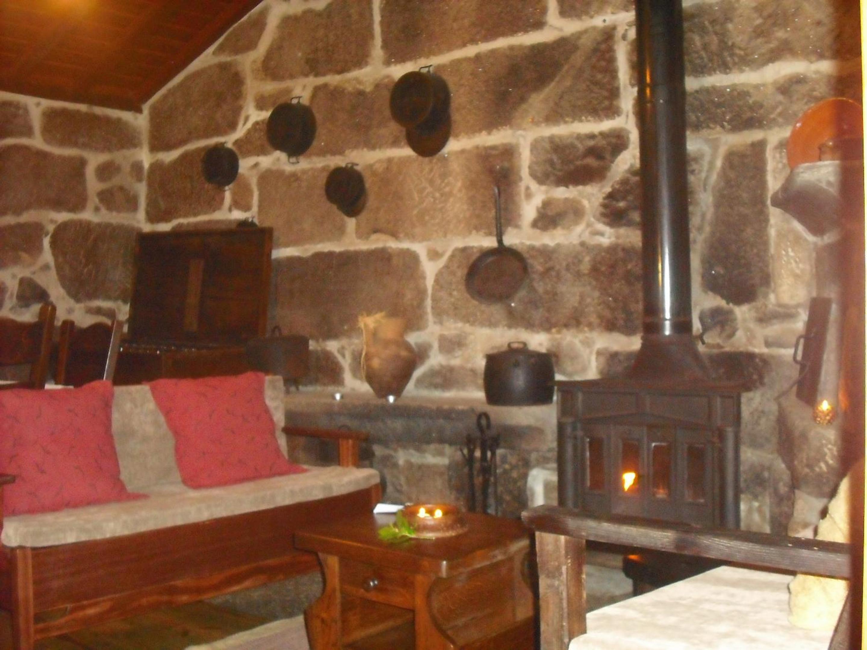 Charming house with fireplace, mountain view, Ponte da Barca view 2