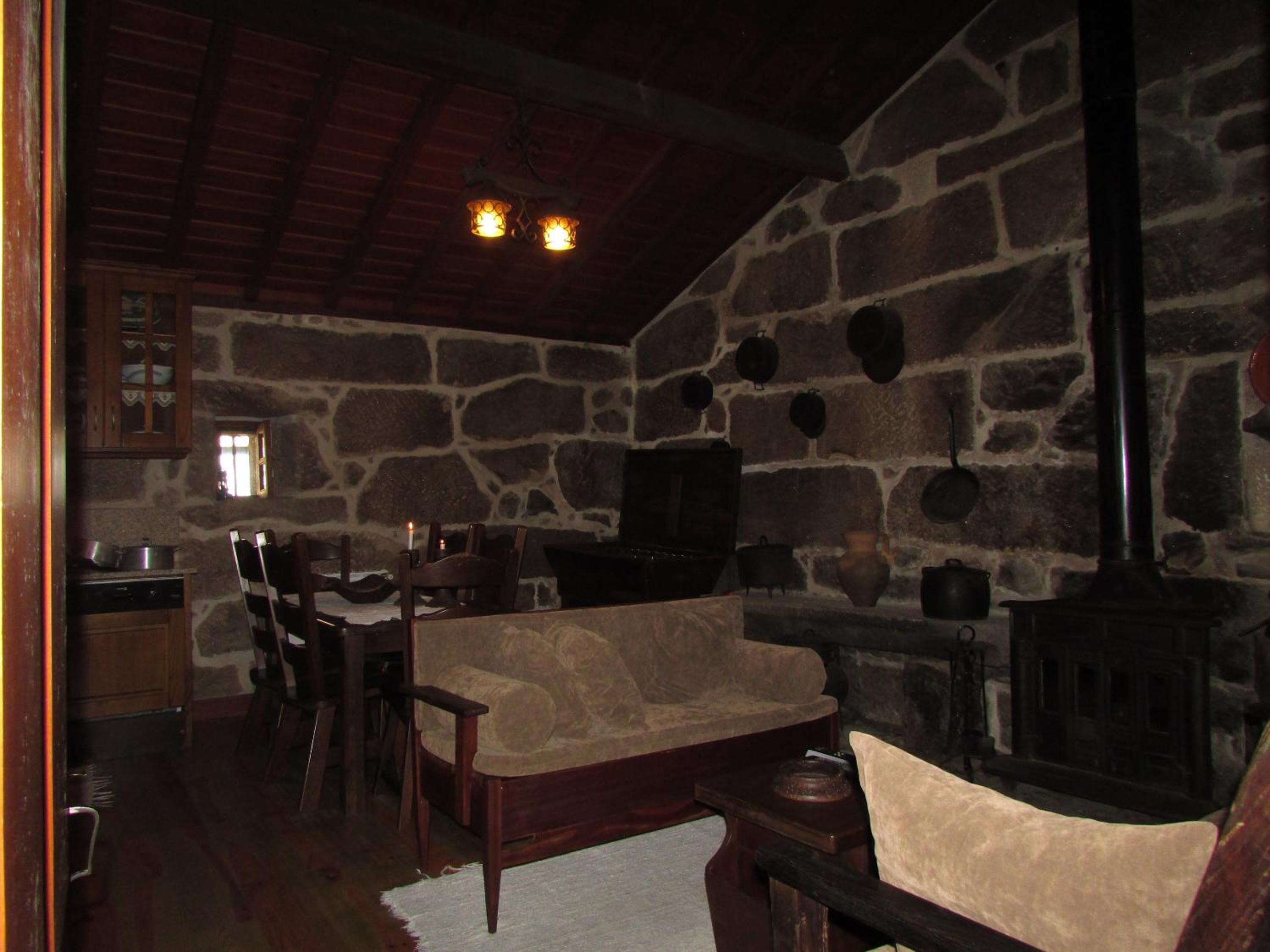 Charming house with fireplace, mountain view, Ponte da Barca view 4