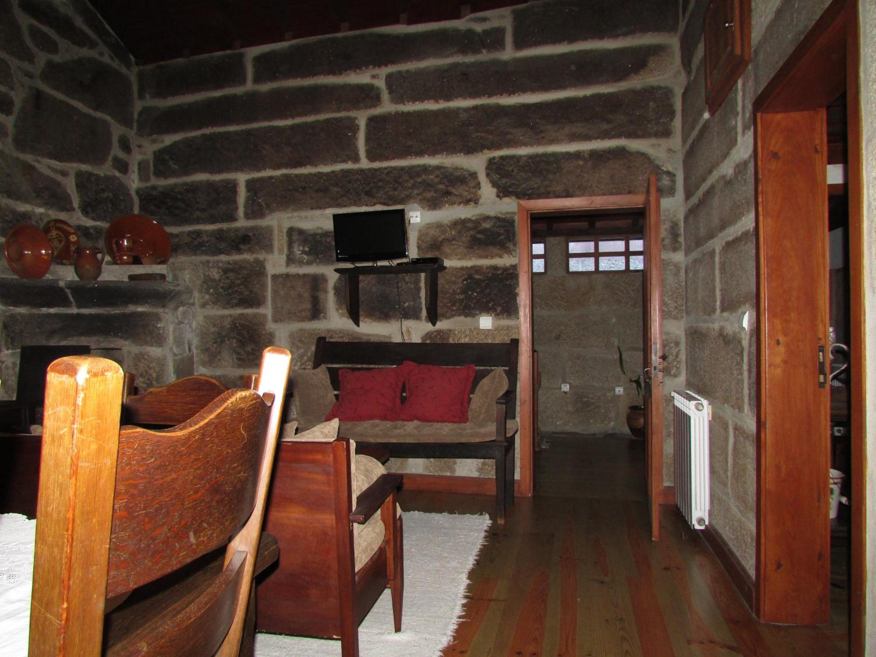 Charming house with fireplace, mountain view, Ponte da Barca view 5