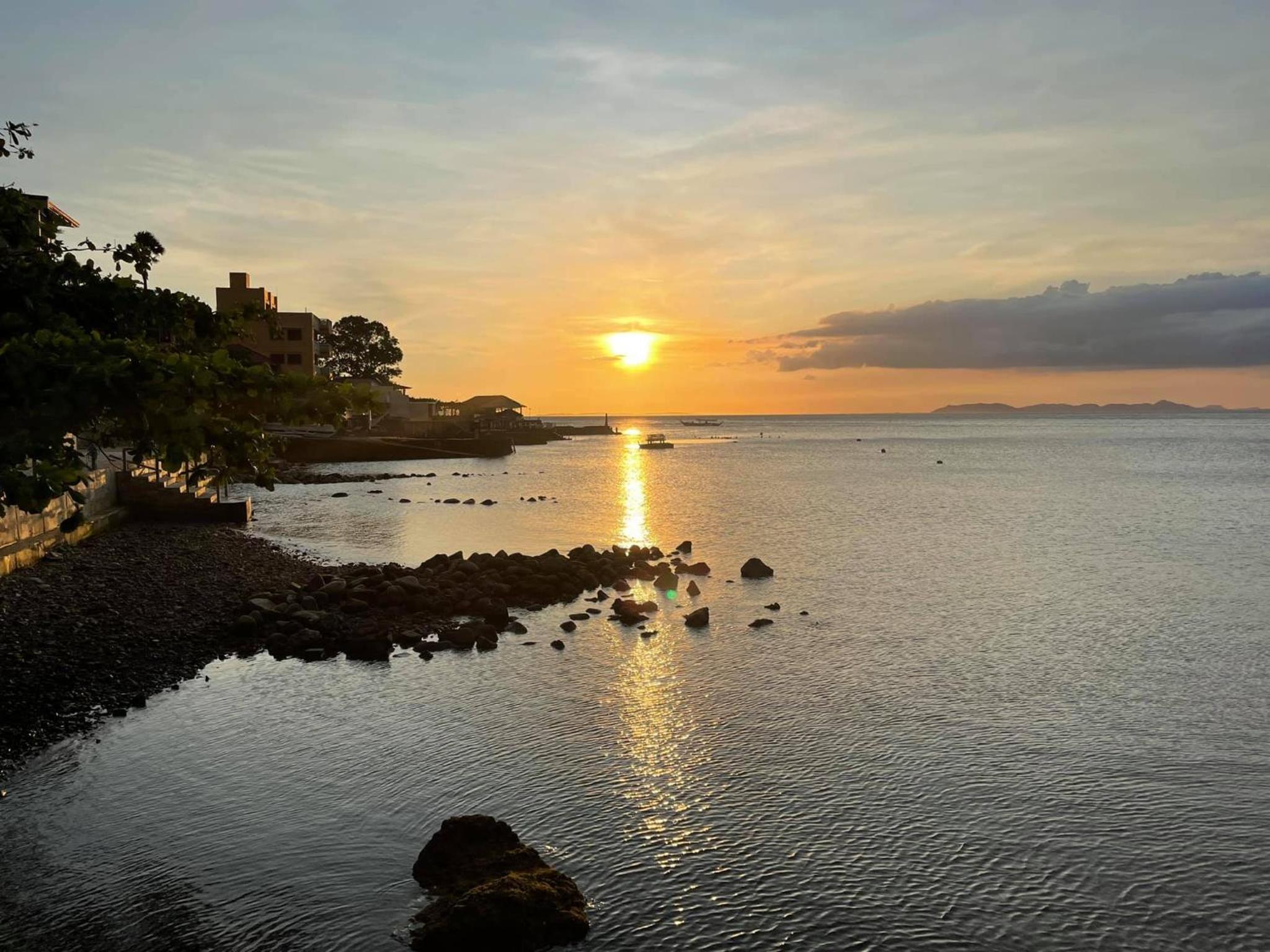 Bughaw Dive House - Anilao, Mabini, Batangas view 3
