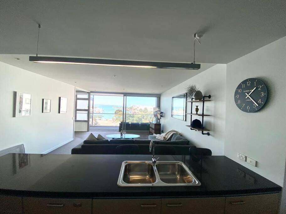Modern Apartment With Pool and Gym view 4