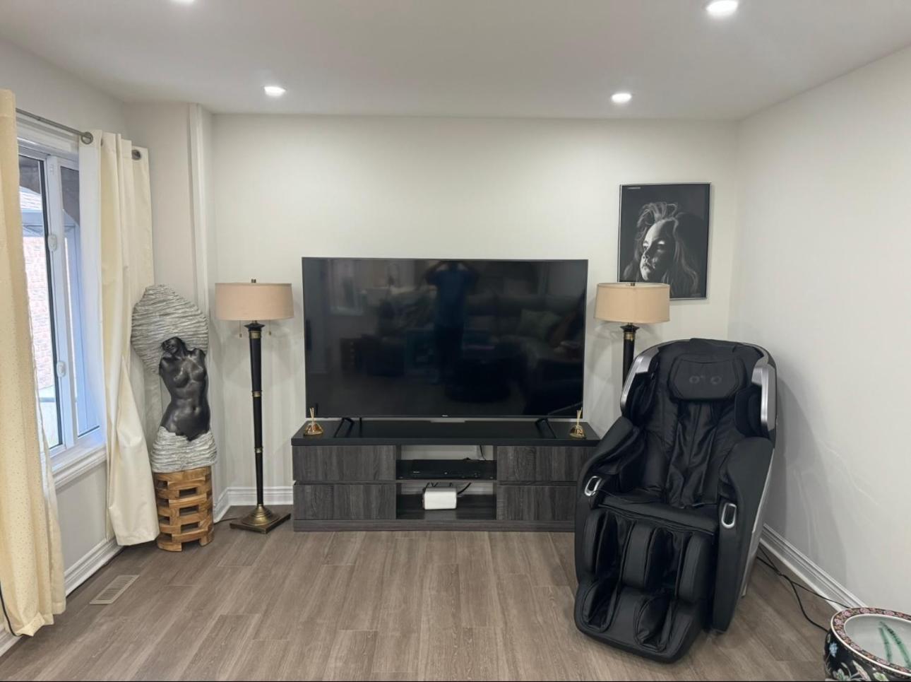 Fully Renovated Boutique-Style 3-Bedroom 2 Story