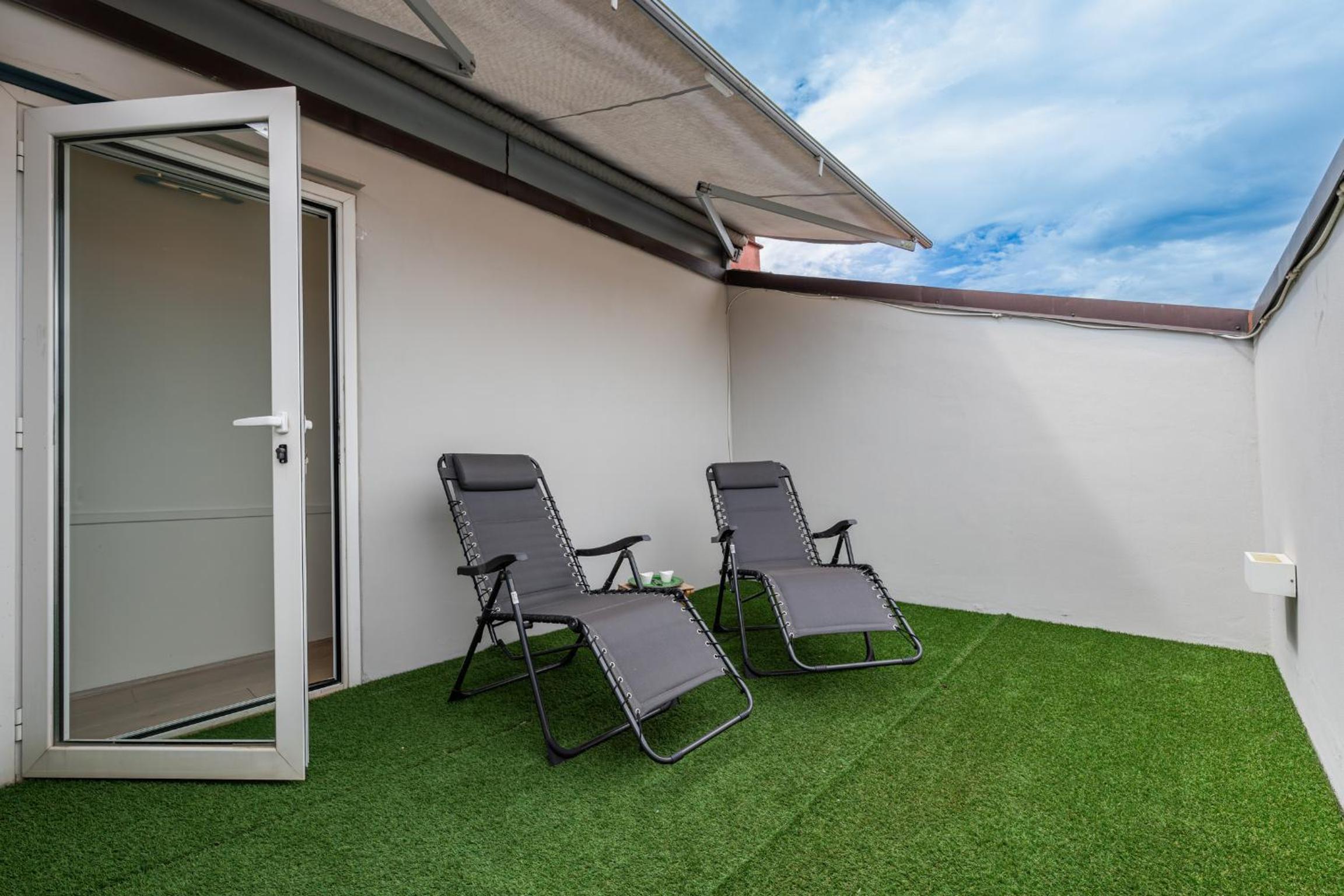 Quiet Designer Flat with Private Rooftop Terrace