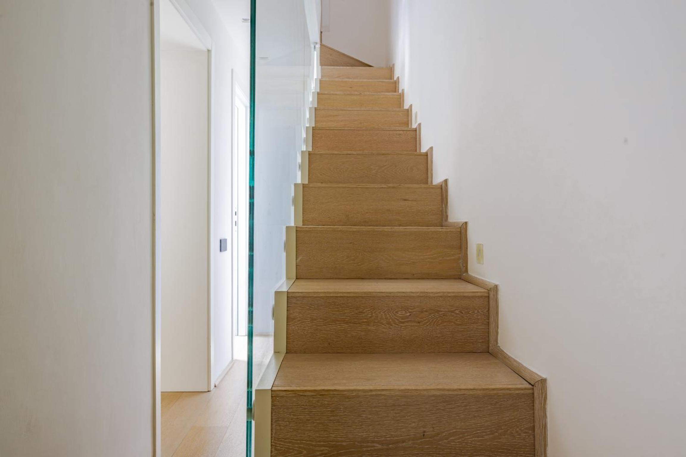 Quiet Designer Flat with Private Rooftop Terrace