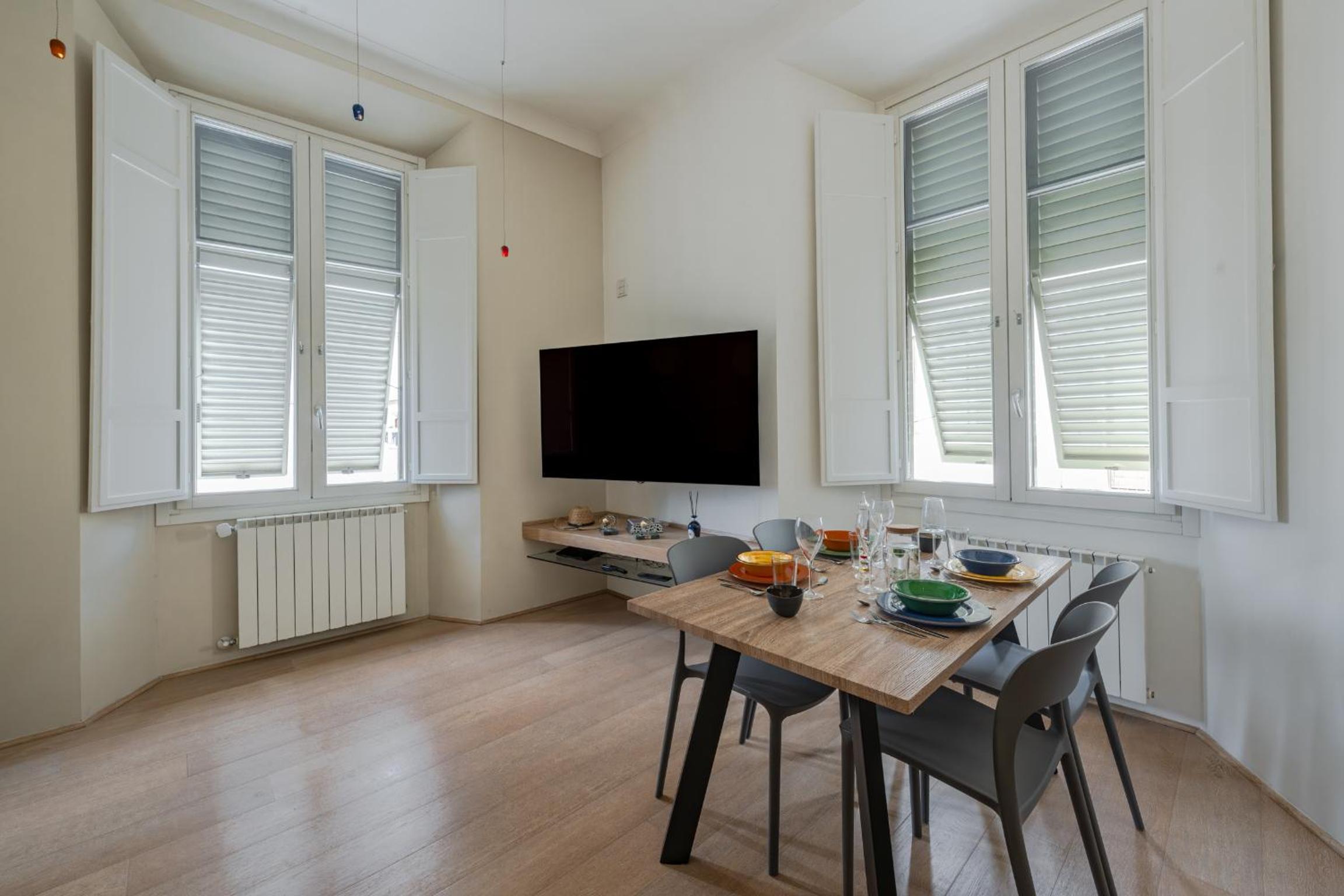 Quiet Designer Flat with Private Rooftop Terrace