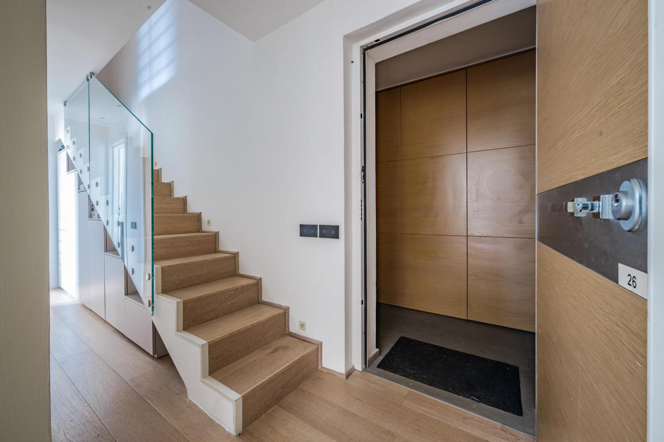 Quiet Designer Flat with Private Rooftop Terrace