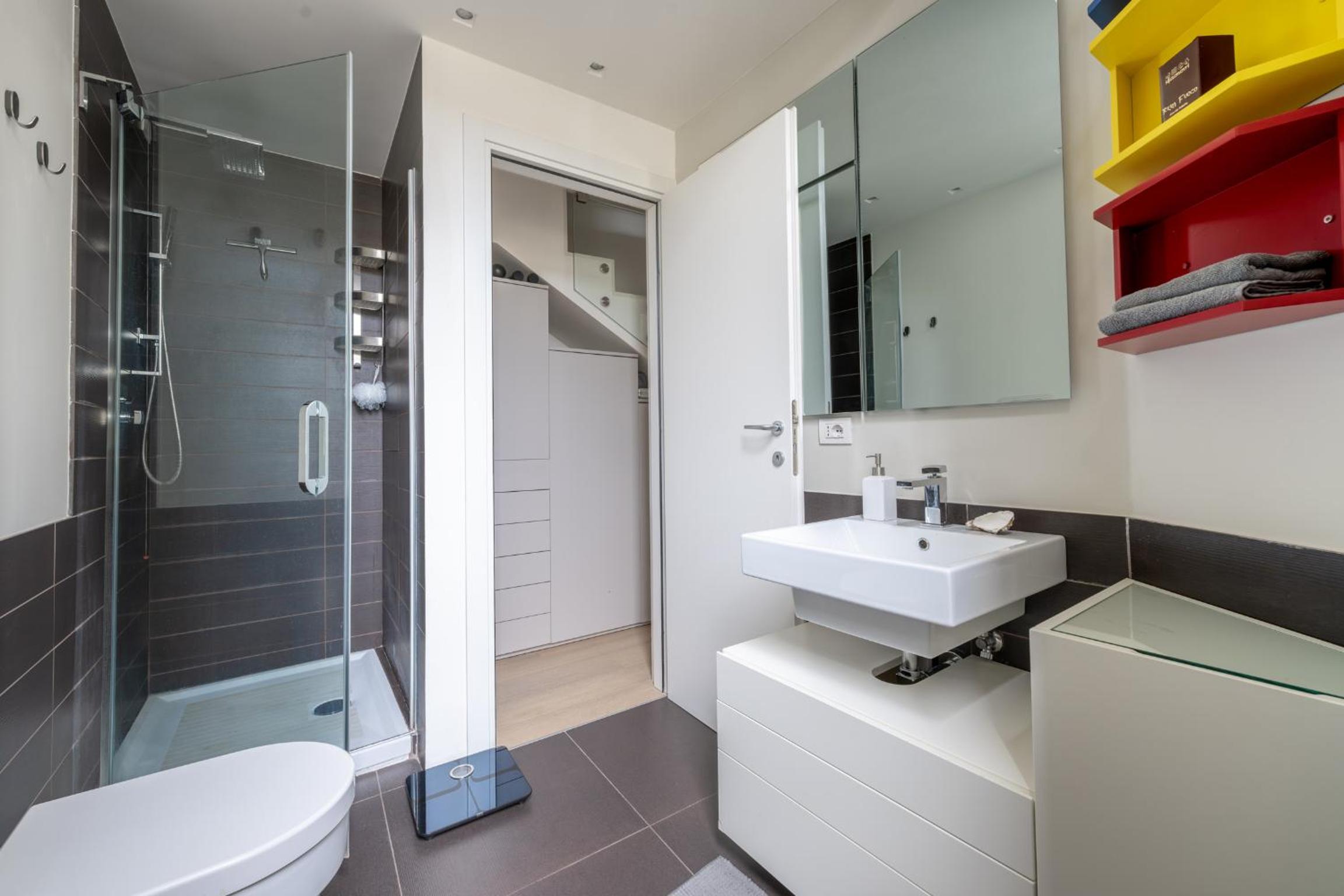 Quiet Designer Flat with Private Rooftop Terrace