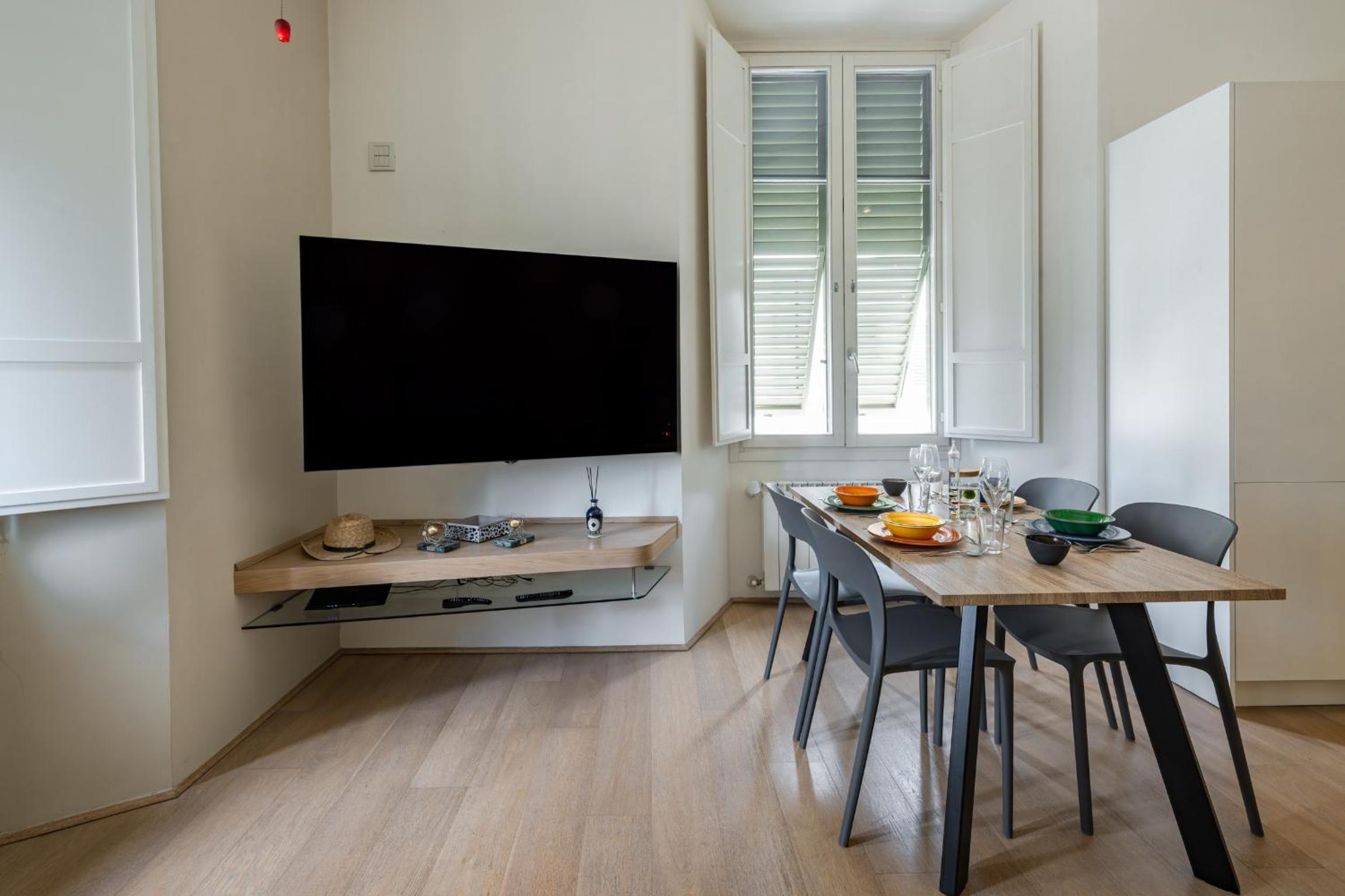 Quiet Designer Flat with Private Rooftop Terrace