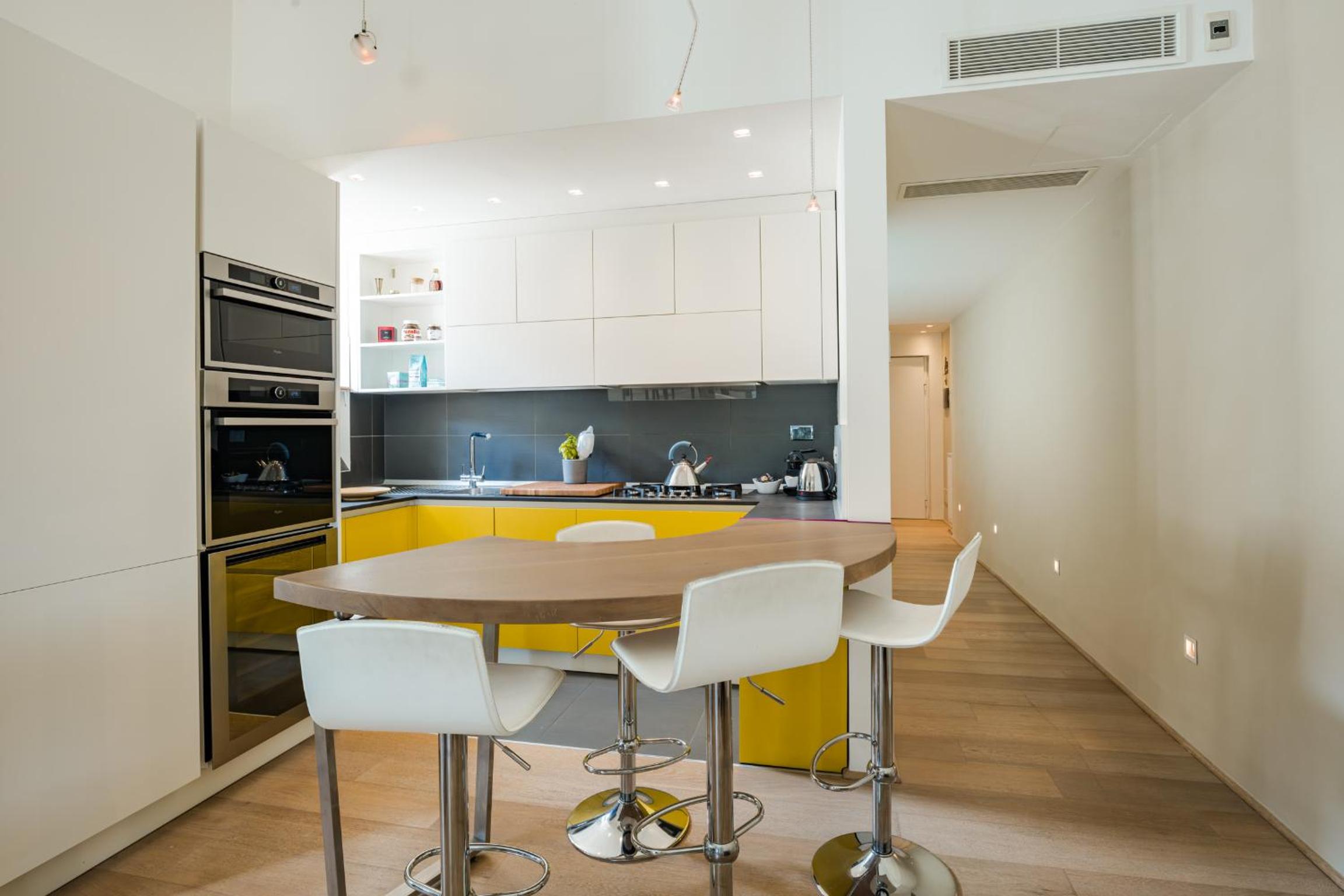 Quiet Designer Flat with Private Rooftop Terrace