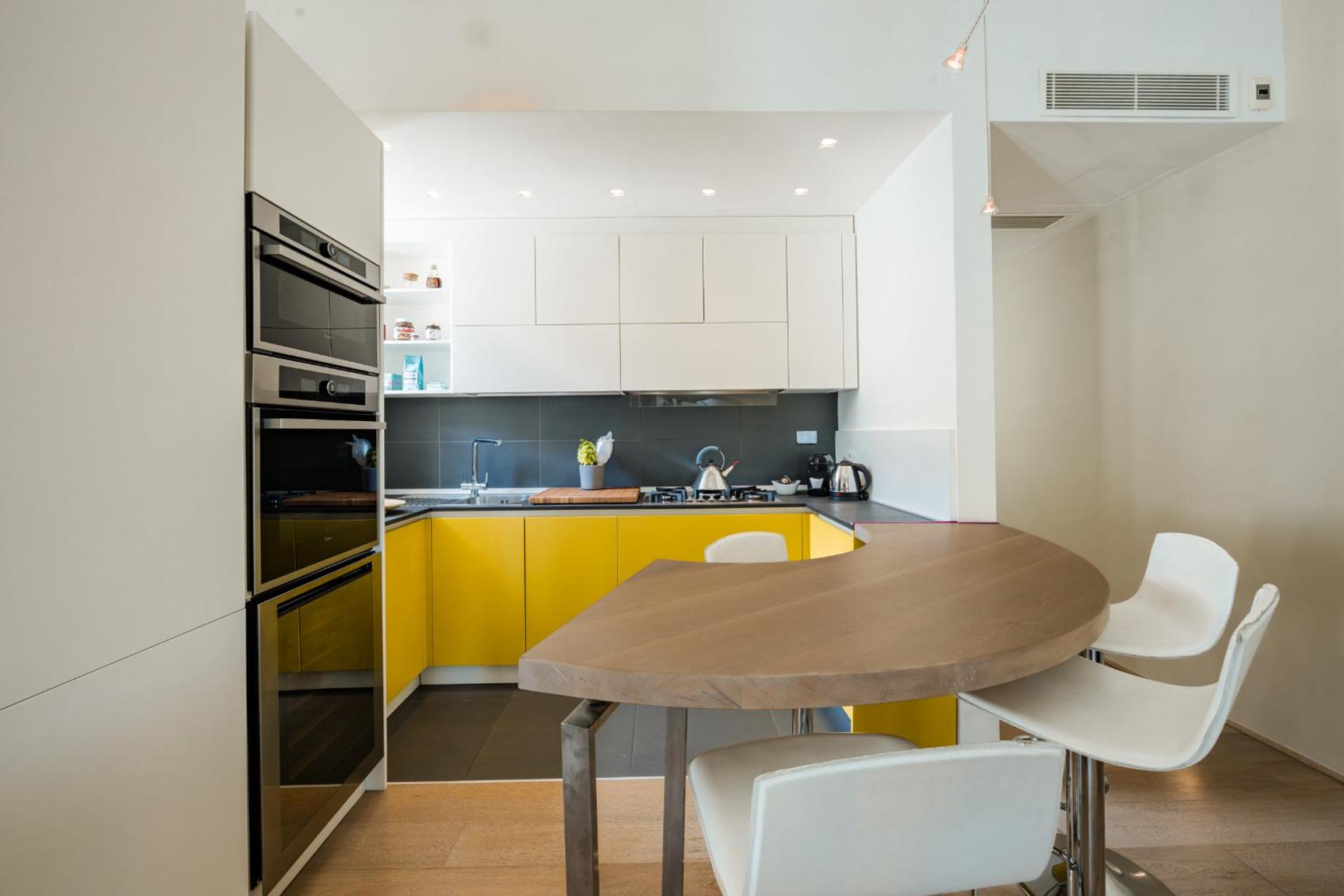 Quiet Designer Flat with Private Rooftop Terrace