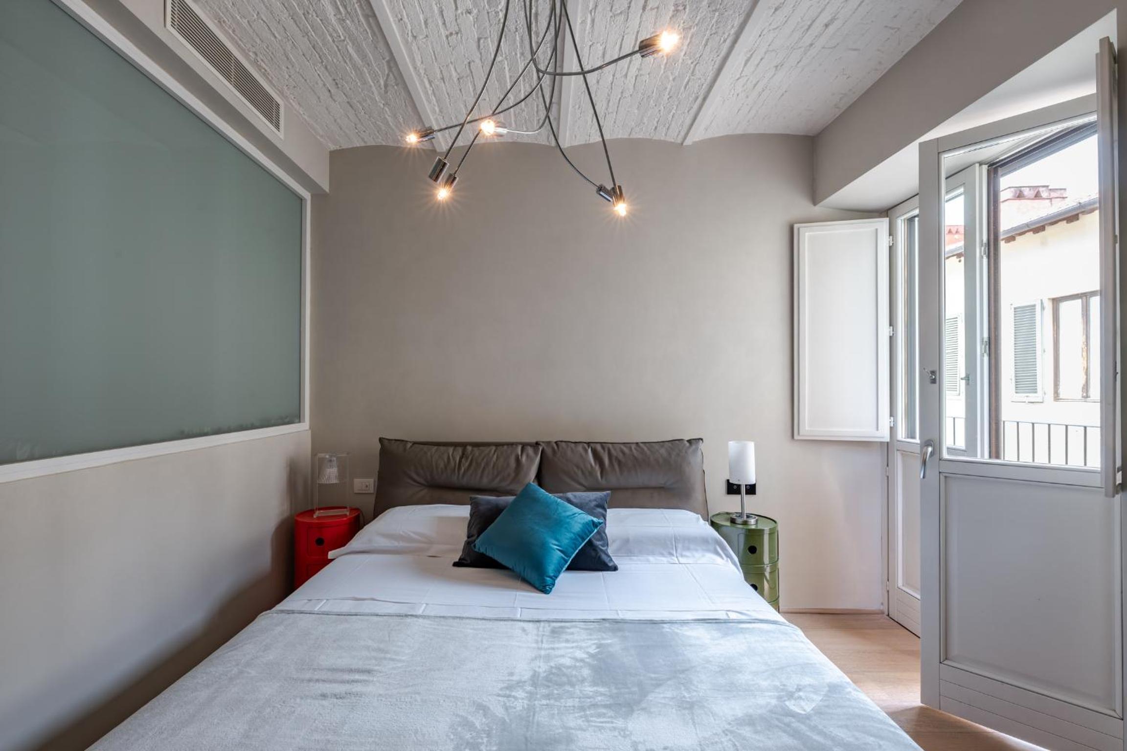 Quiet Designer Flat with Private Rooftop Terrace