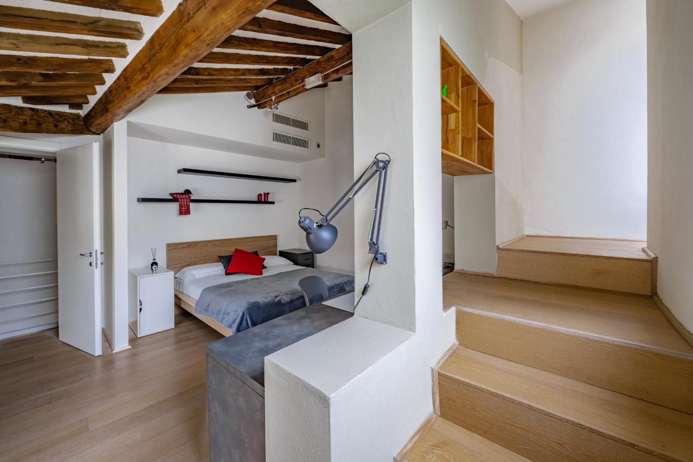 Quiet Designer Flat with Private Rooftop Terrace
