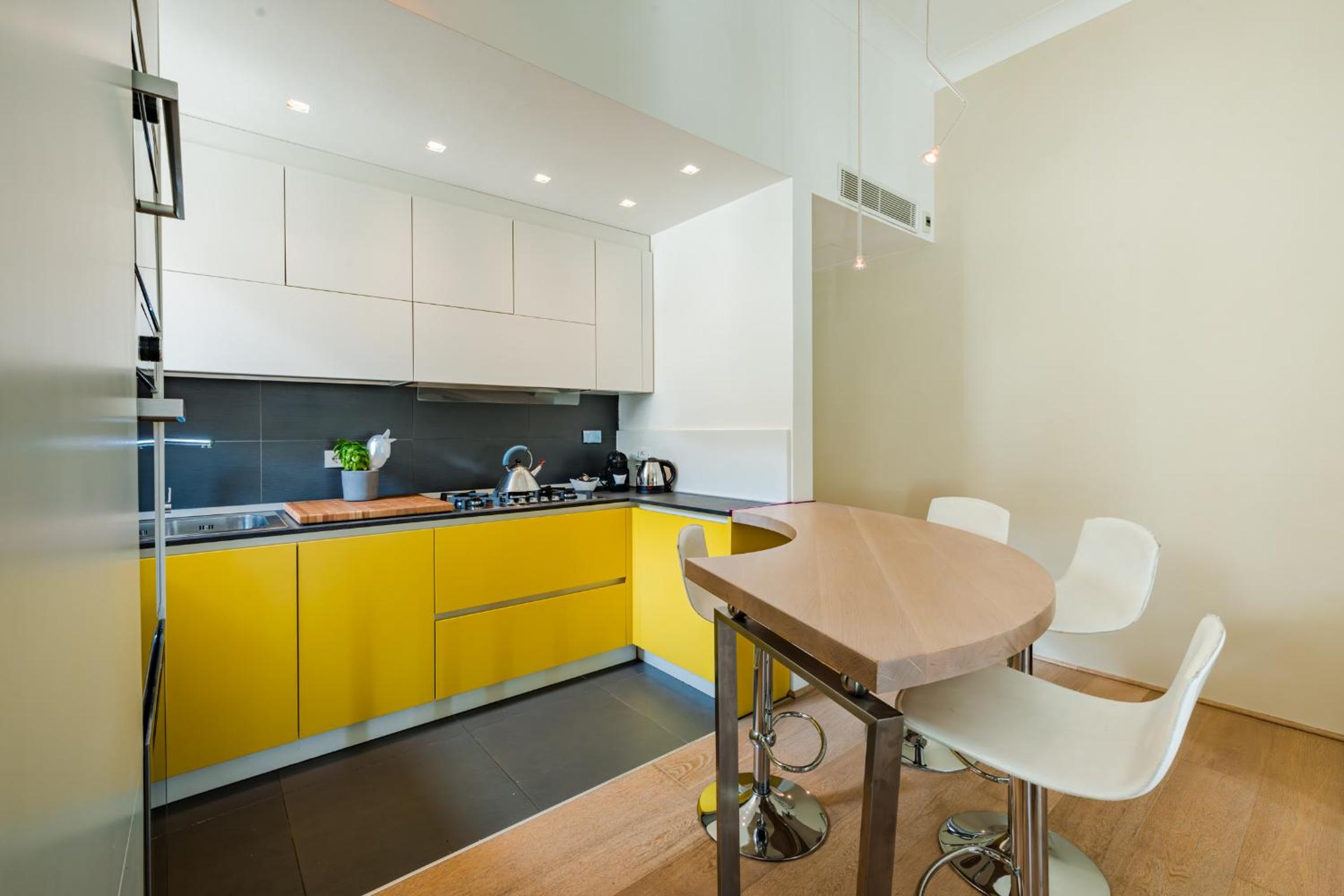 Quiet Designer Flat with Private Rooftop Terrace