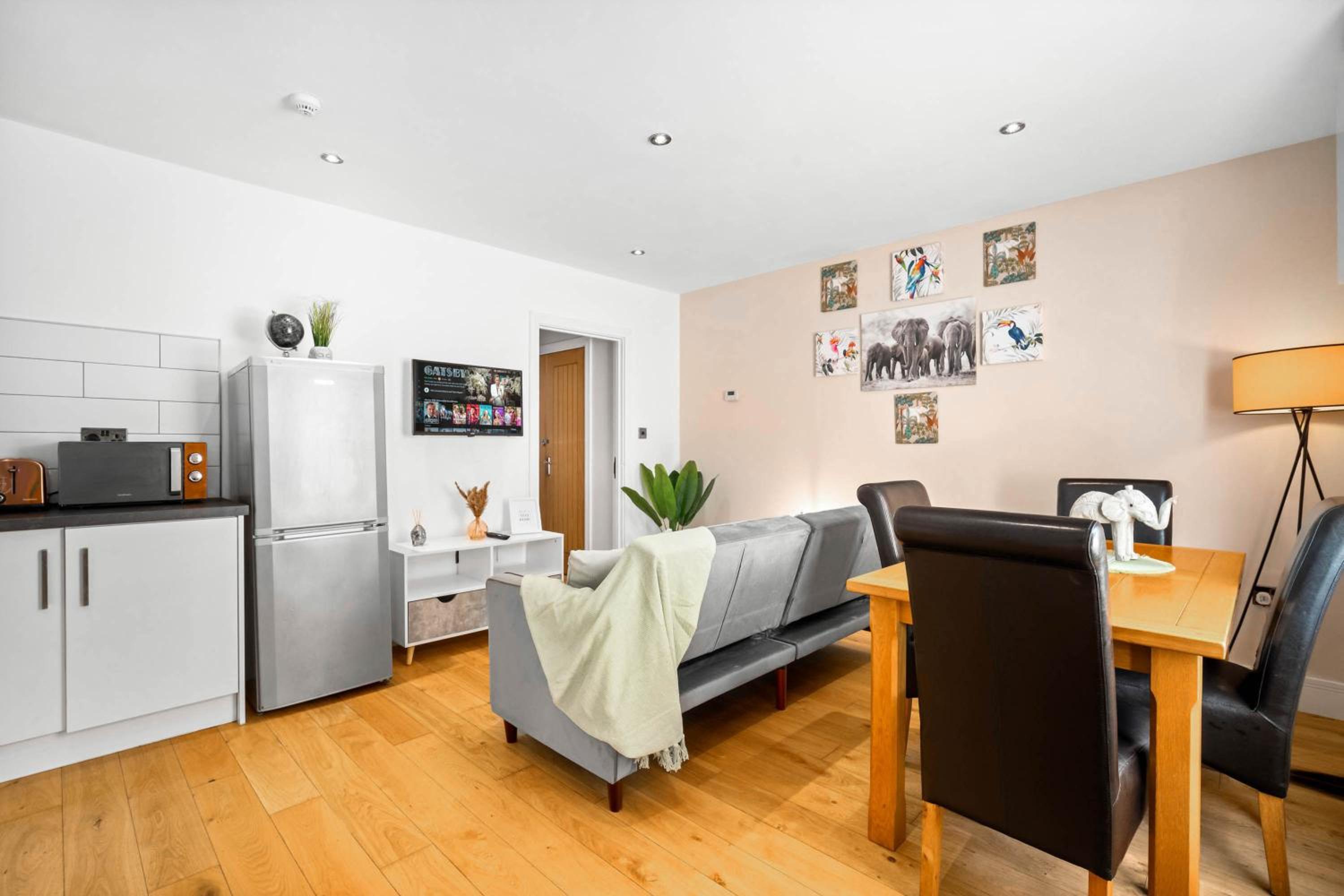 Down To Earth 1 Bedroom Apartment Jewellery Quarter Birmingham - Free Parking view 2