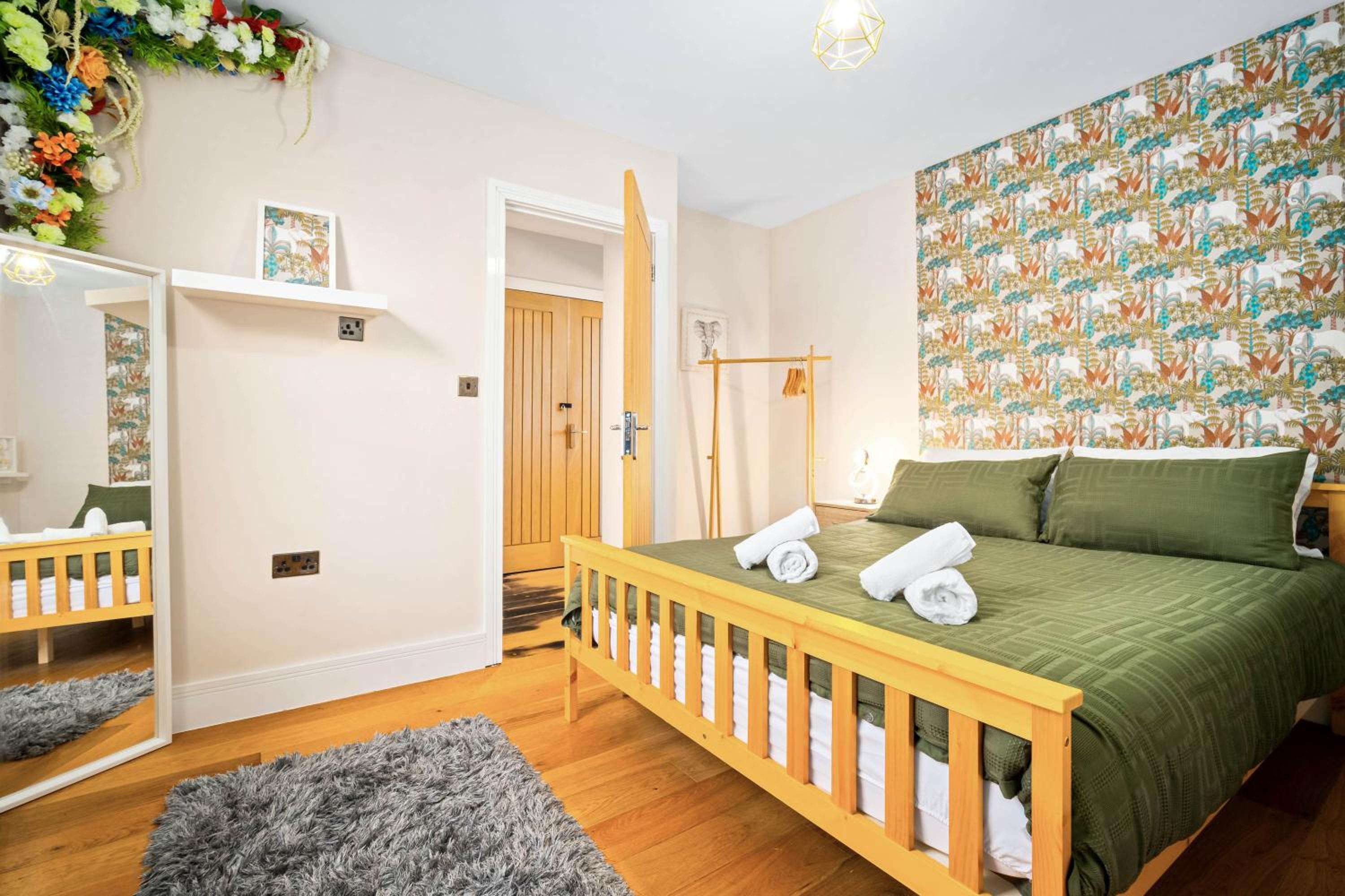Down To Earth 1 Bedroom Apartment Jewellery Quarter Birmingham - Free Parking view 4