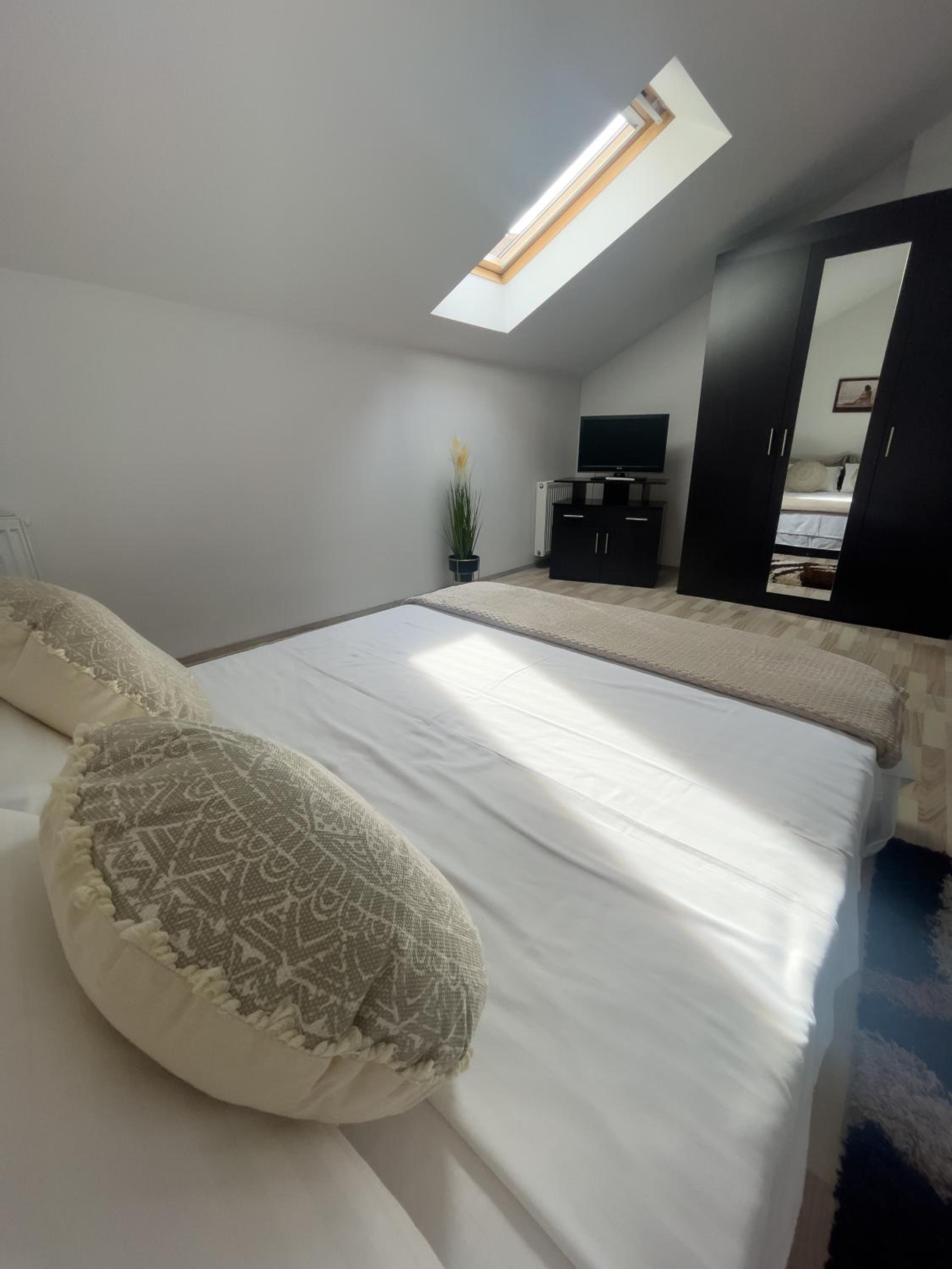 Enjoy Apartments - Central Skylight Residence view 4