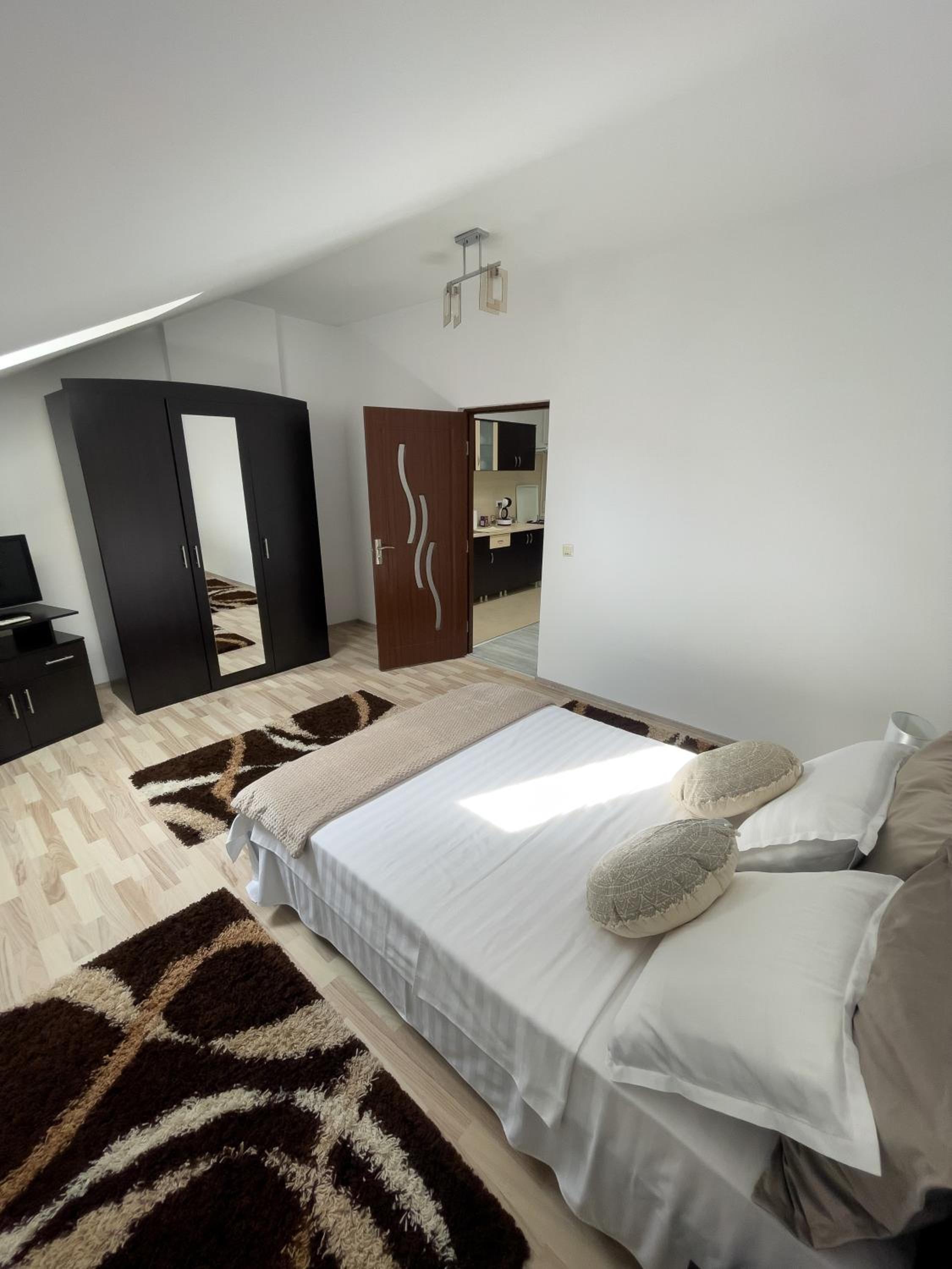Enjoy Apartments - Central Skylight Residence view 3