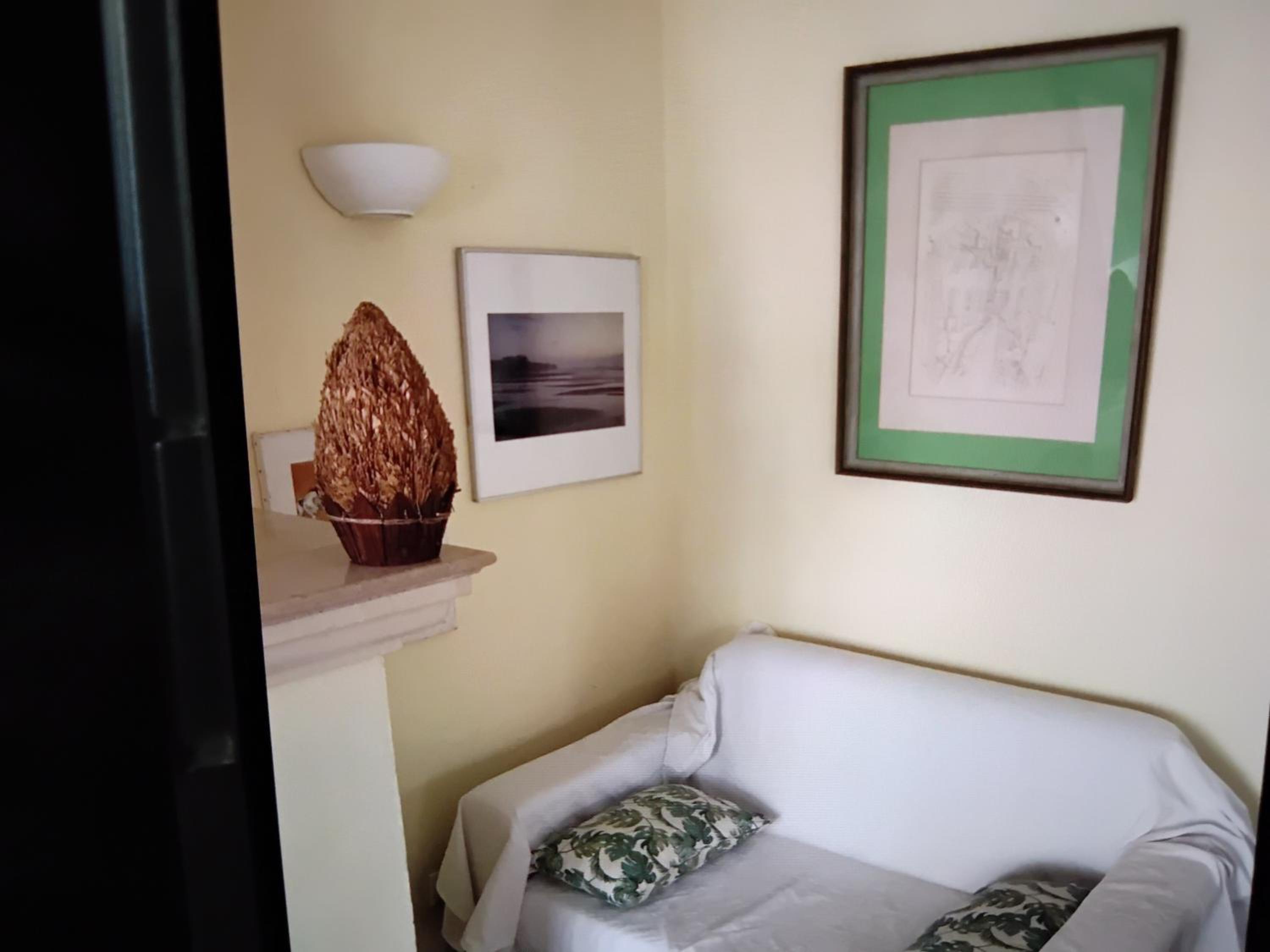 Nice flat in pretty condo view 2