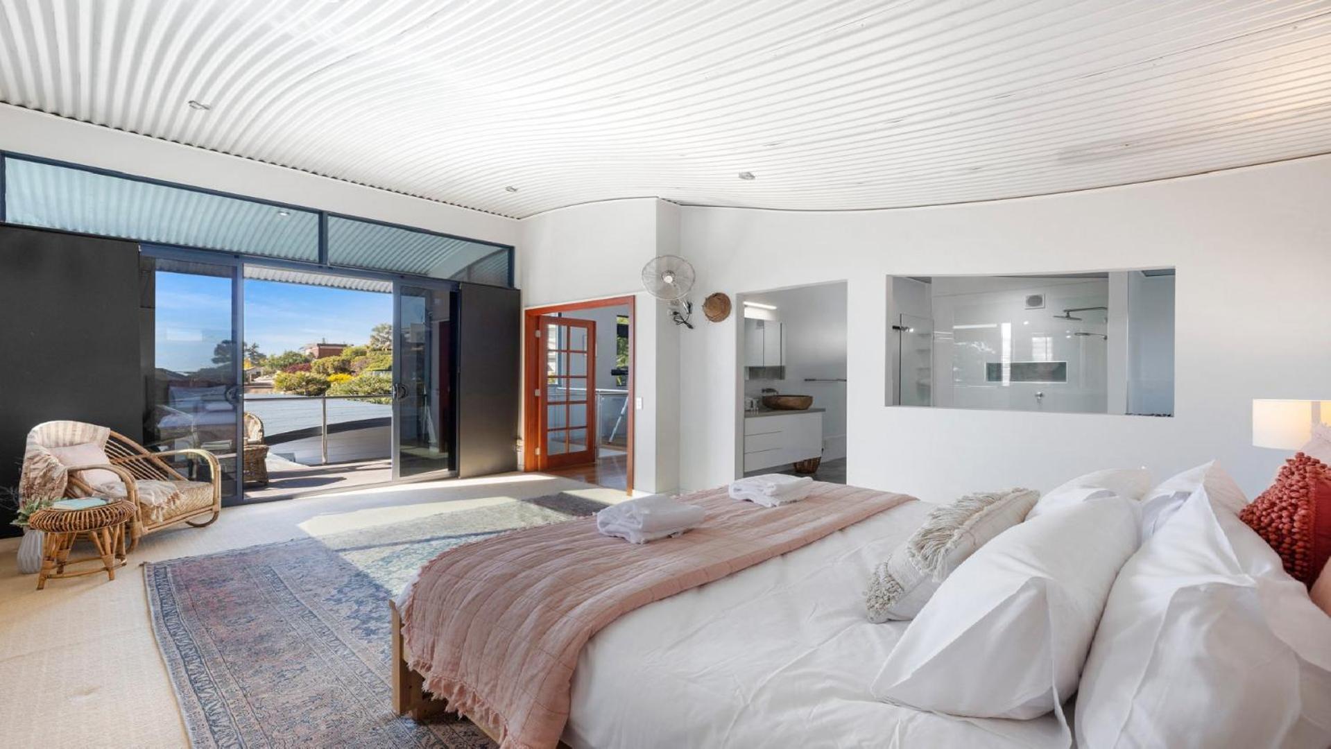 Lumière - Large Modern Family Home, Pool, Beach