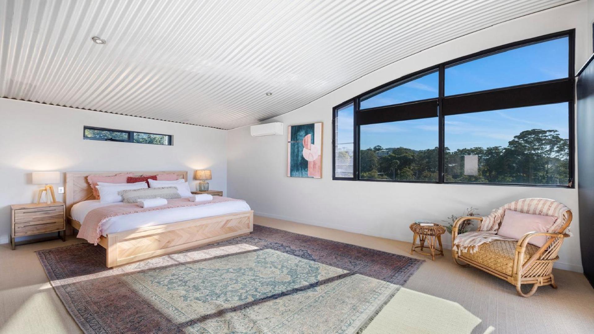 Lumière - Large Modern Family Home, Pool, Beach