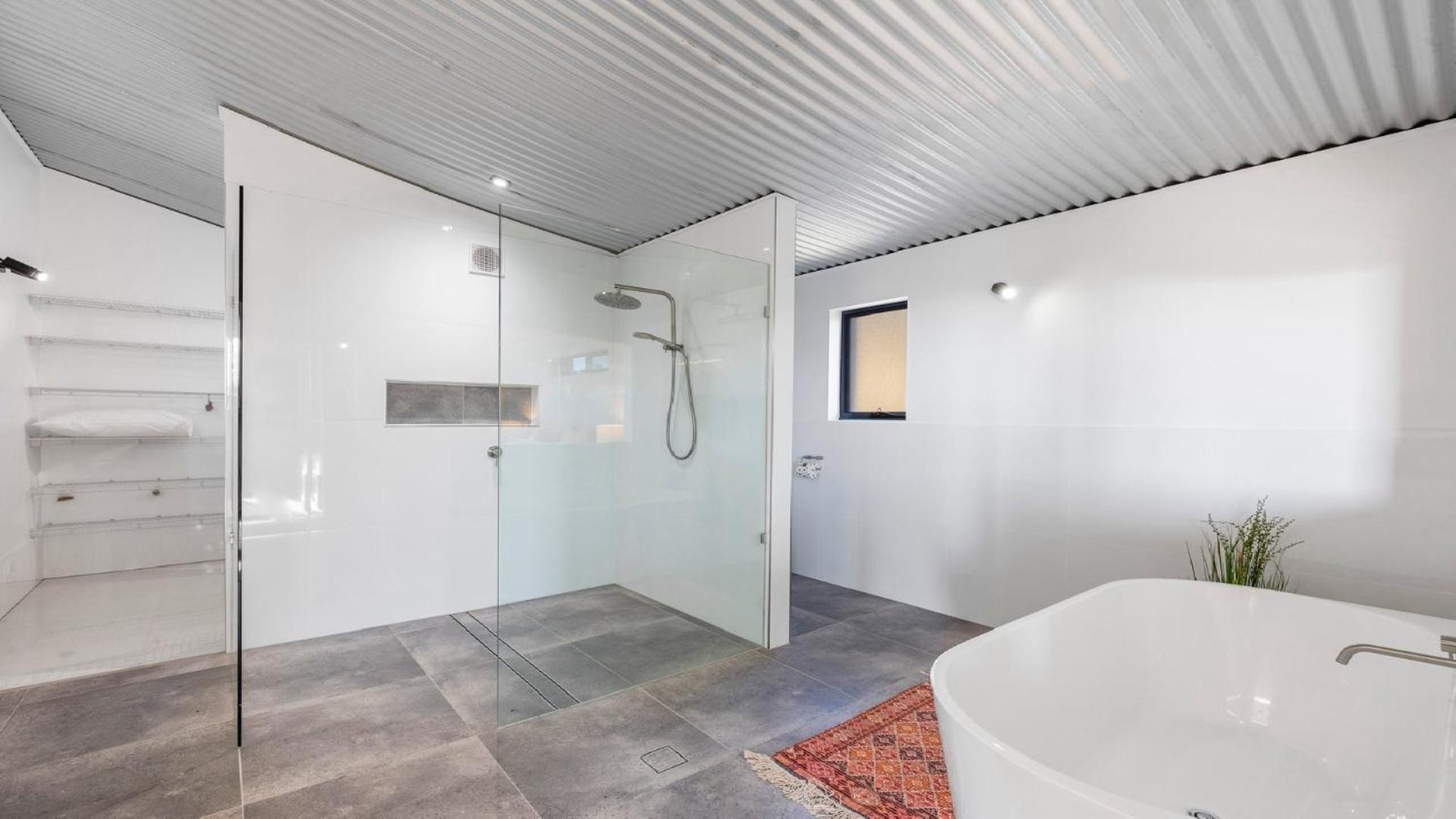 Lumière - Large Modern Family Home, Pool, Beach