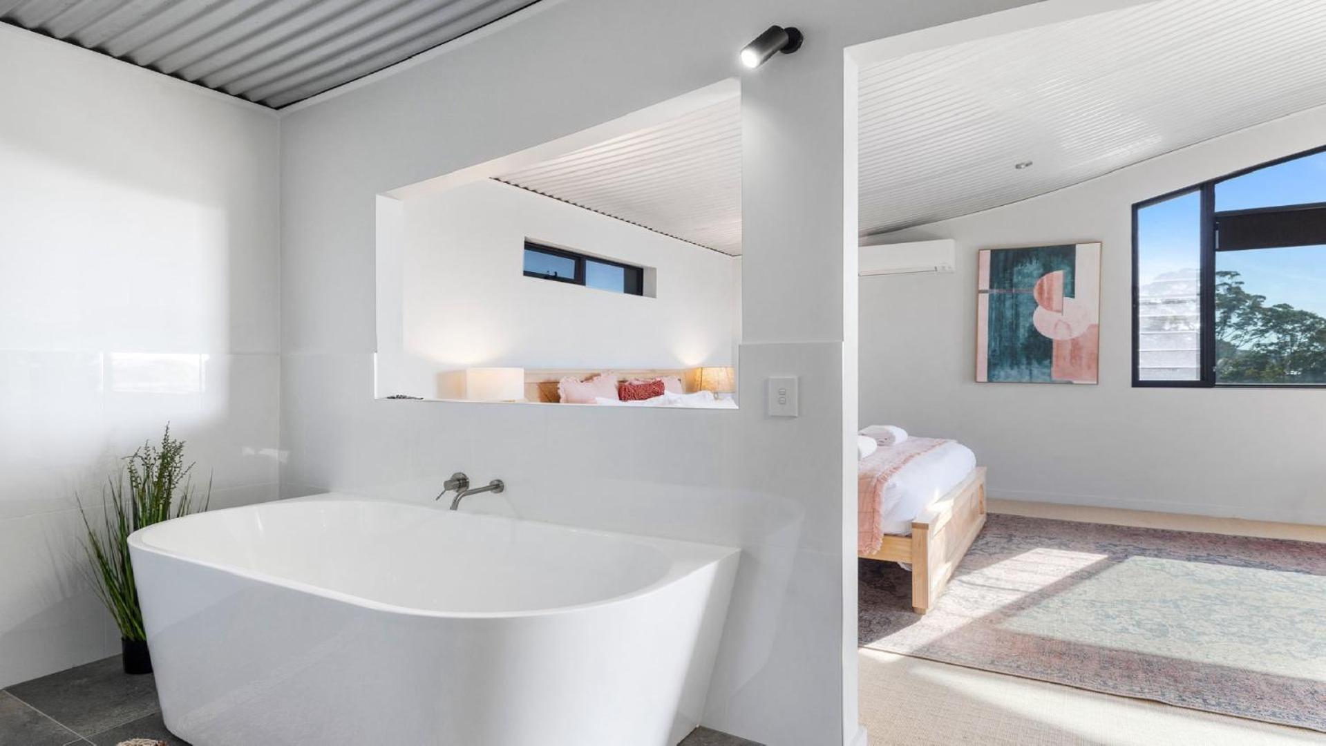 Lumière - Large Modern Family Home, Pool, Beach