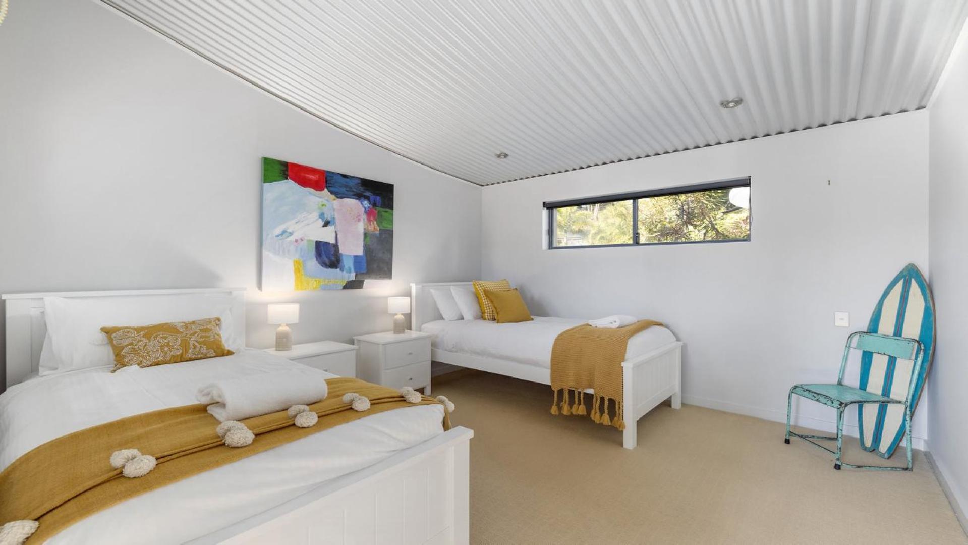Lumière - Large Modern Family Home, Pool, Beach